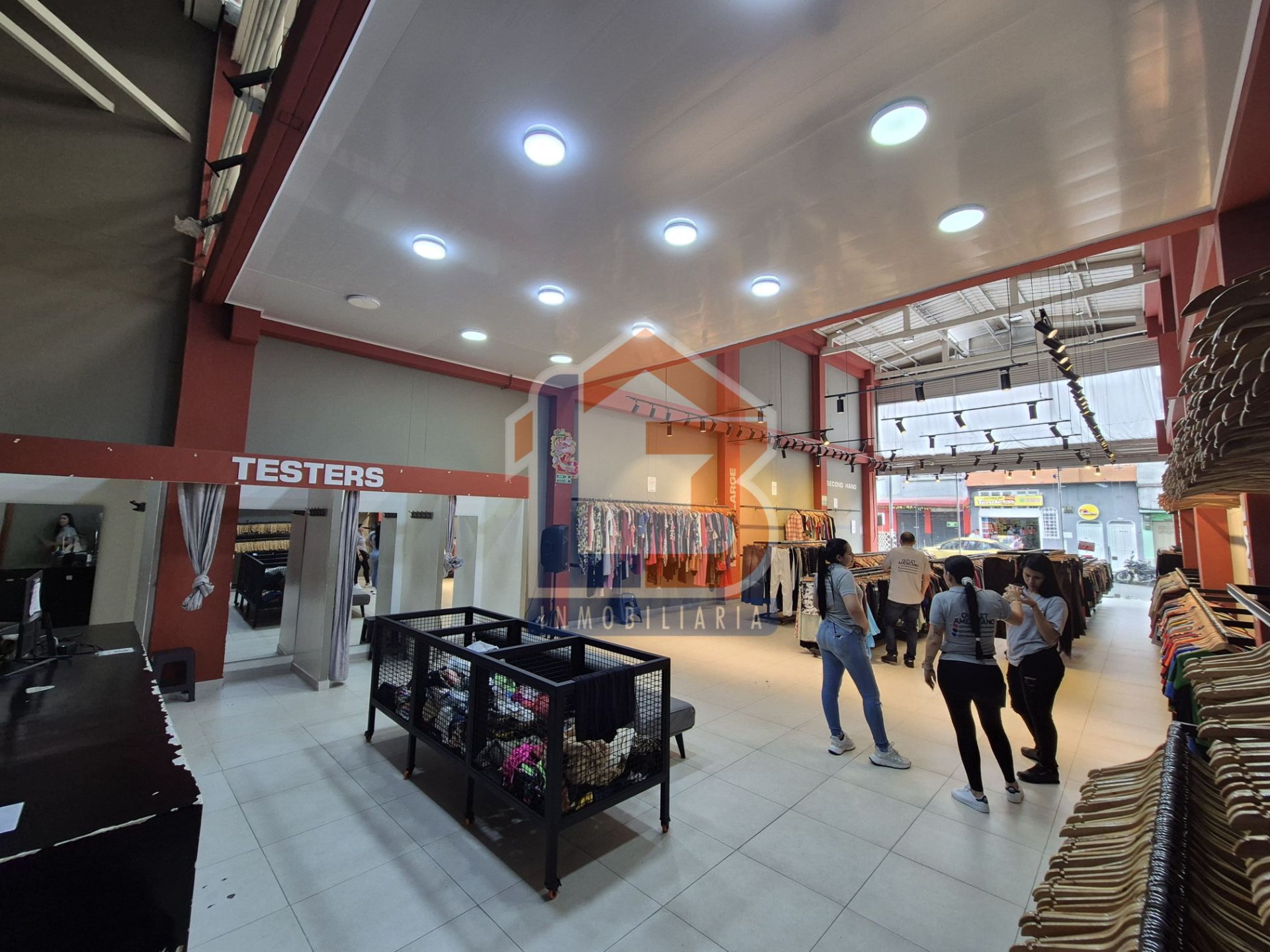 SE VENDE LOCAL COMERCIAL EN EL CENTRO 9..jpg