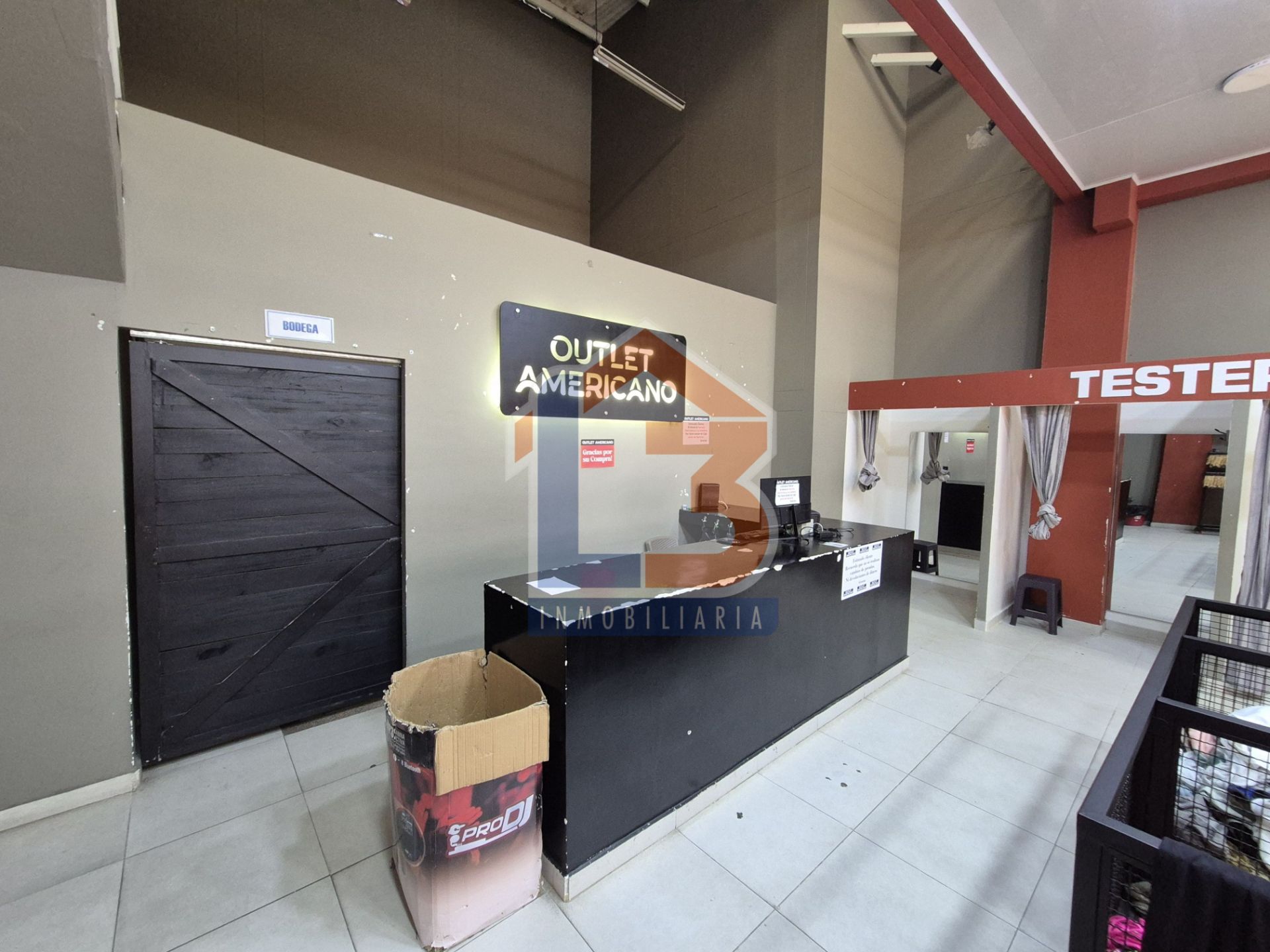 SE VENDE LOCAL COMERCIAL EN EL CENTRO 11..jpg