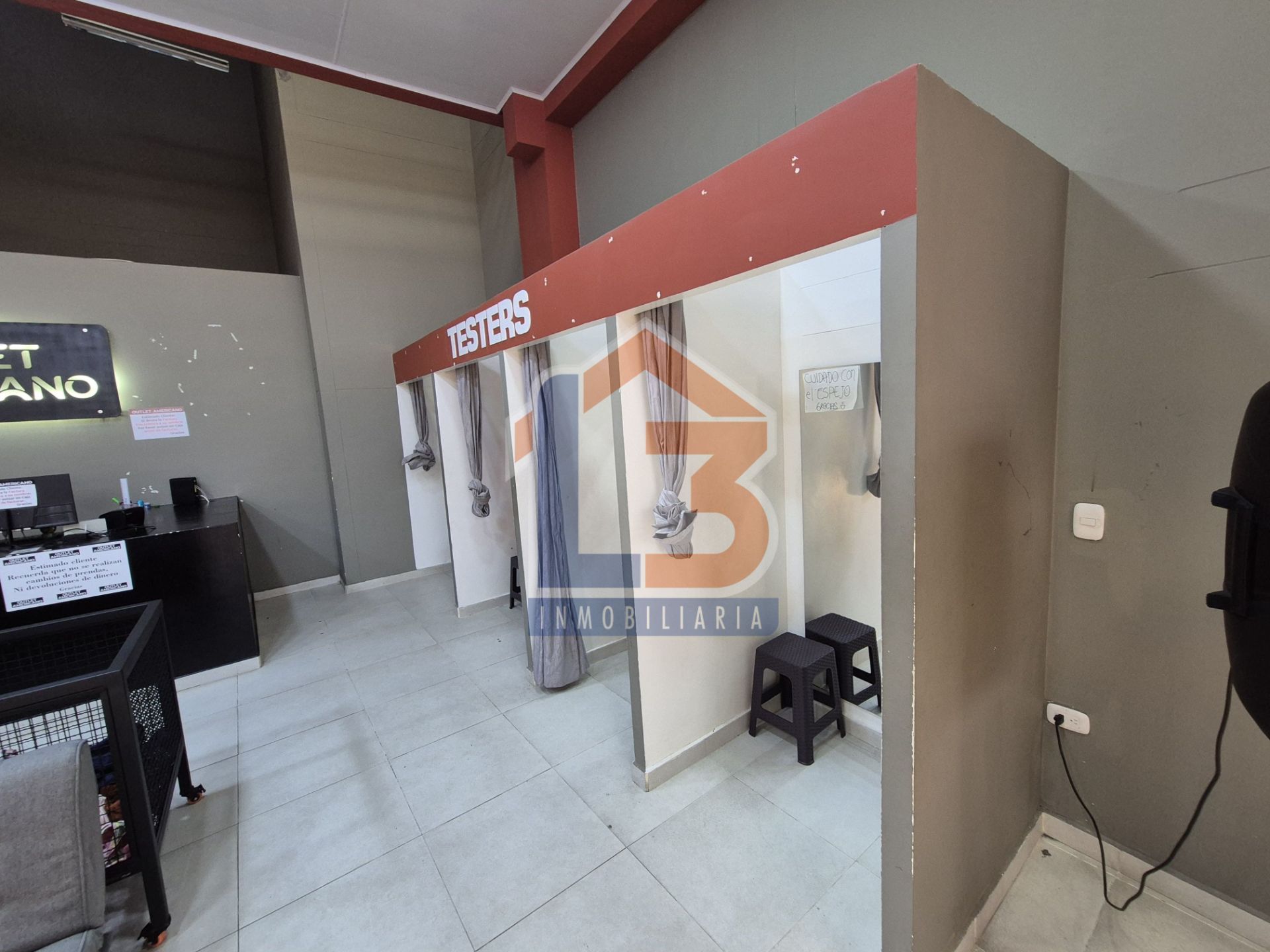SE VENDE LOCAL COMERCIAL EN EL CENTRO 13..jpg