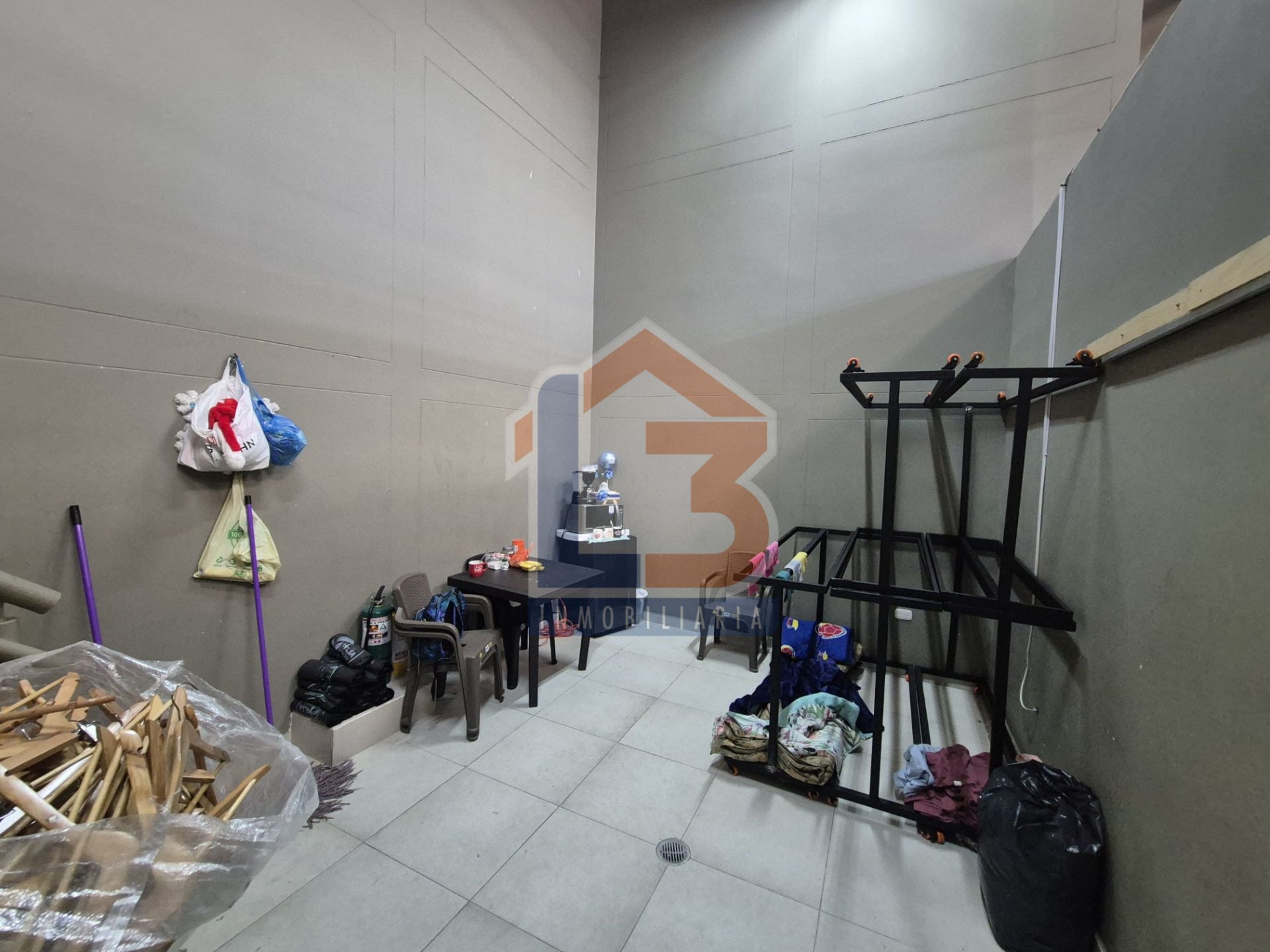 SE VENDE LOCAL COMERCIAL EN EL CENTRO 17..jpg