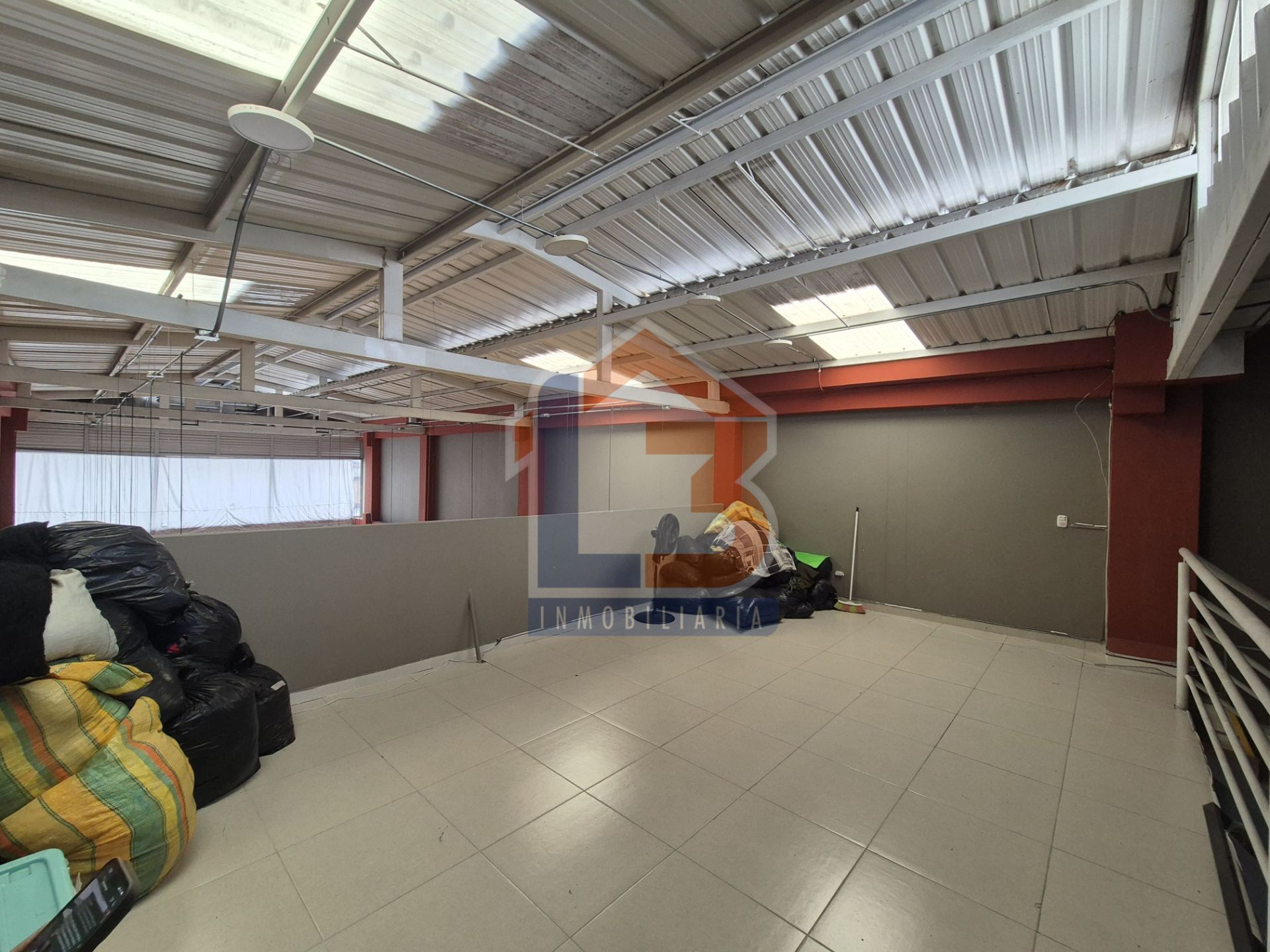 SE VENDE LOCAL COMERCIAL EN EL CENTRO 21..jpg
