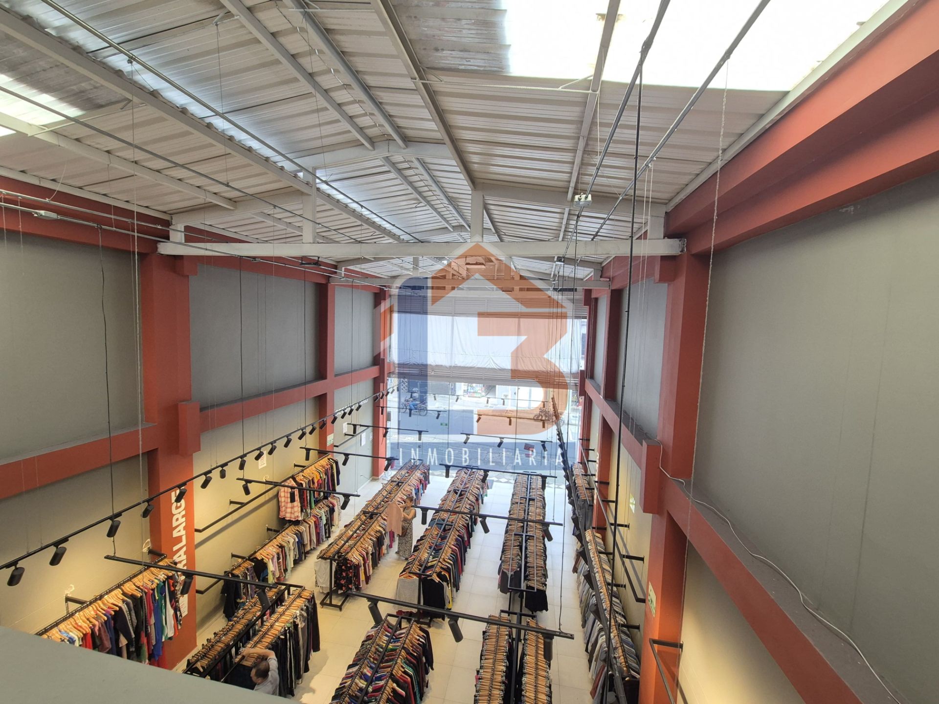 SE VENDE LOCAL COMERCIAL EN EL CENTRO 25..jpg