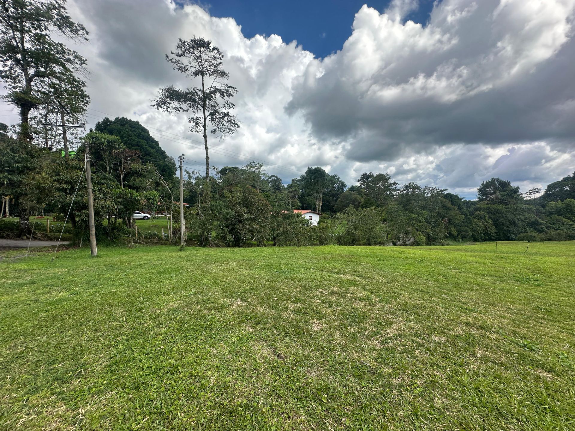SE VENDE LOTE VÍA CIRCASIA 24..jpg