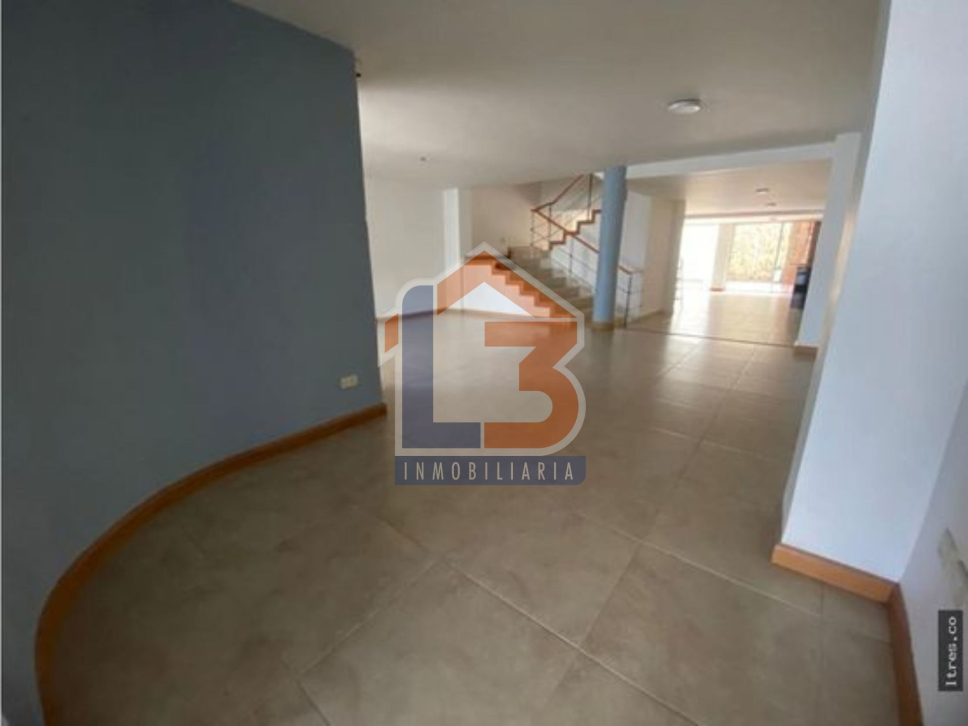 SE VENDE CASA EN LAURELES 1..jpg