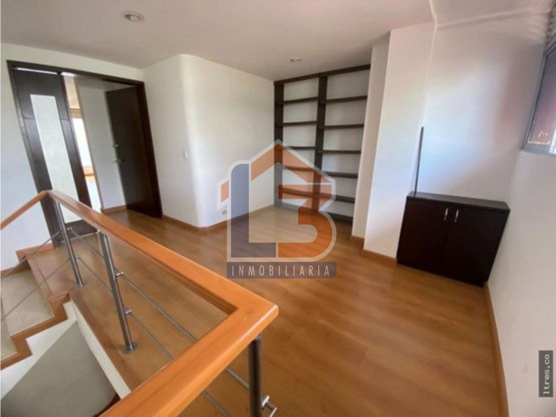 SE VENDE CASA EN LAURELES 6..jpg