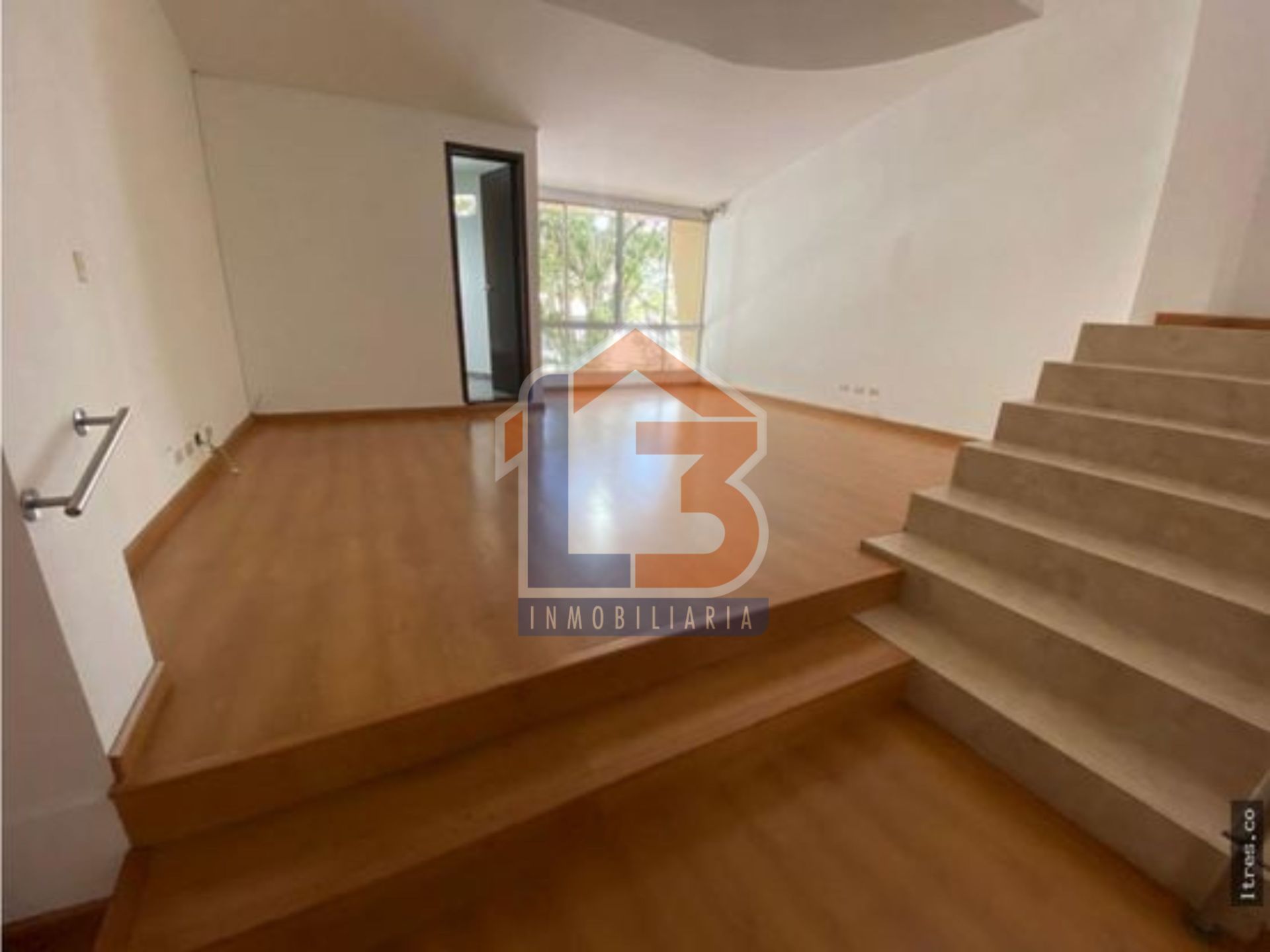 SE VENDE CASA EN LAURELES 7..jpg