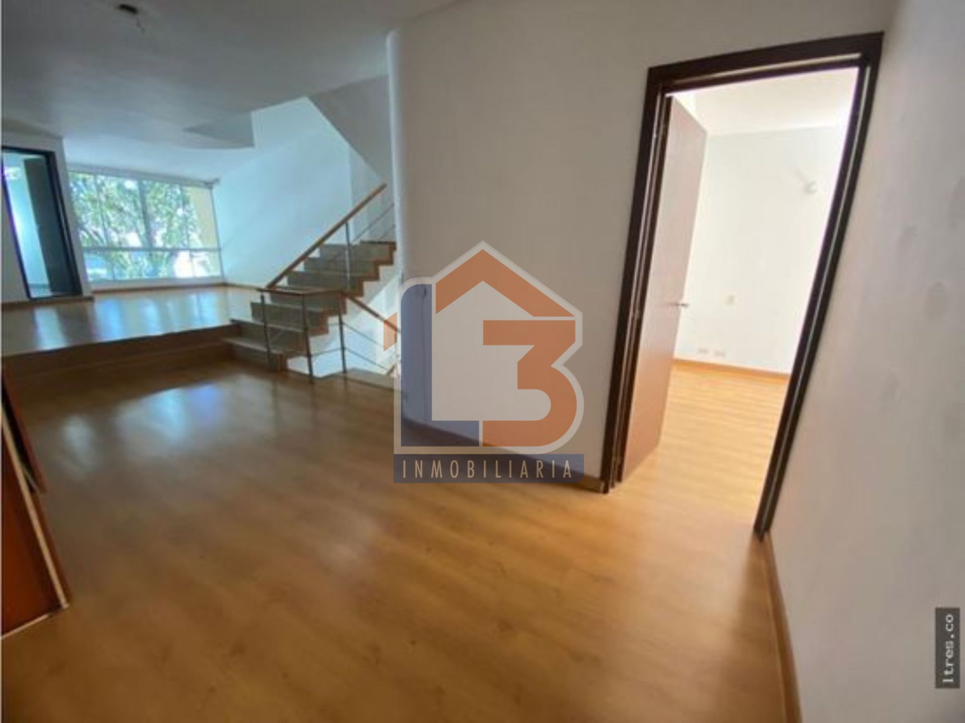 SE VENDE CASA EN LAURELES 8..jpg