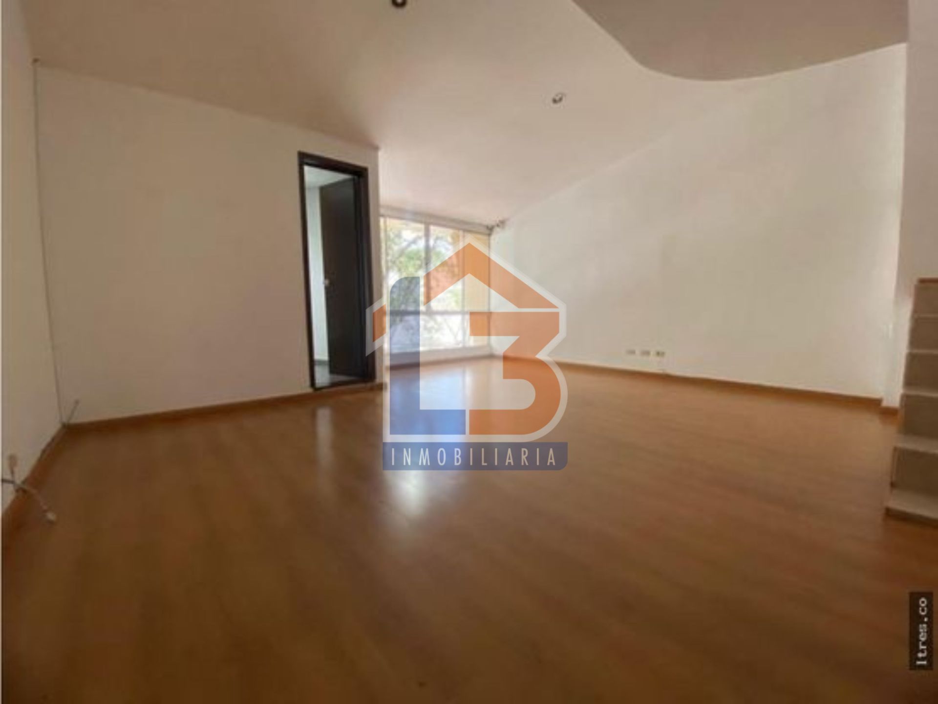 SE VENDE CASA EN LAURELES 11..jpg