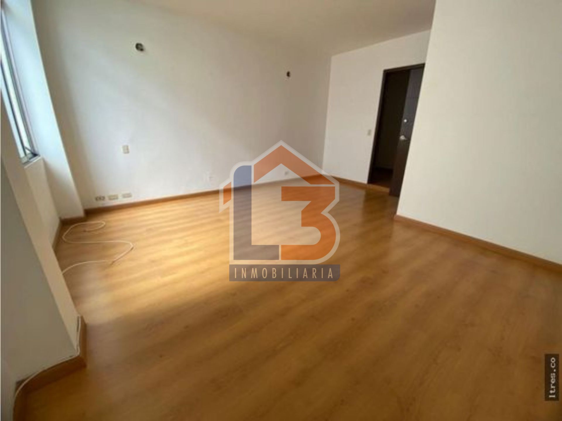 SE VENDE CASA EN LAURELES 13..jpg
