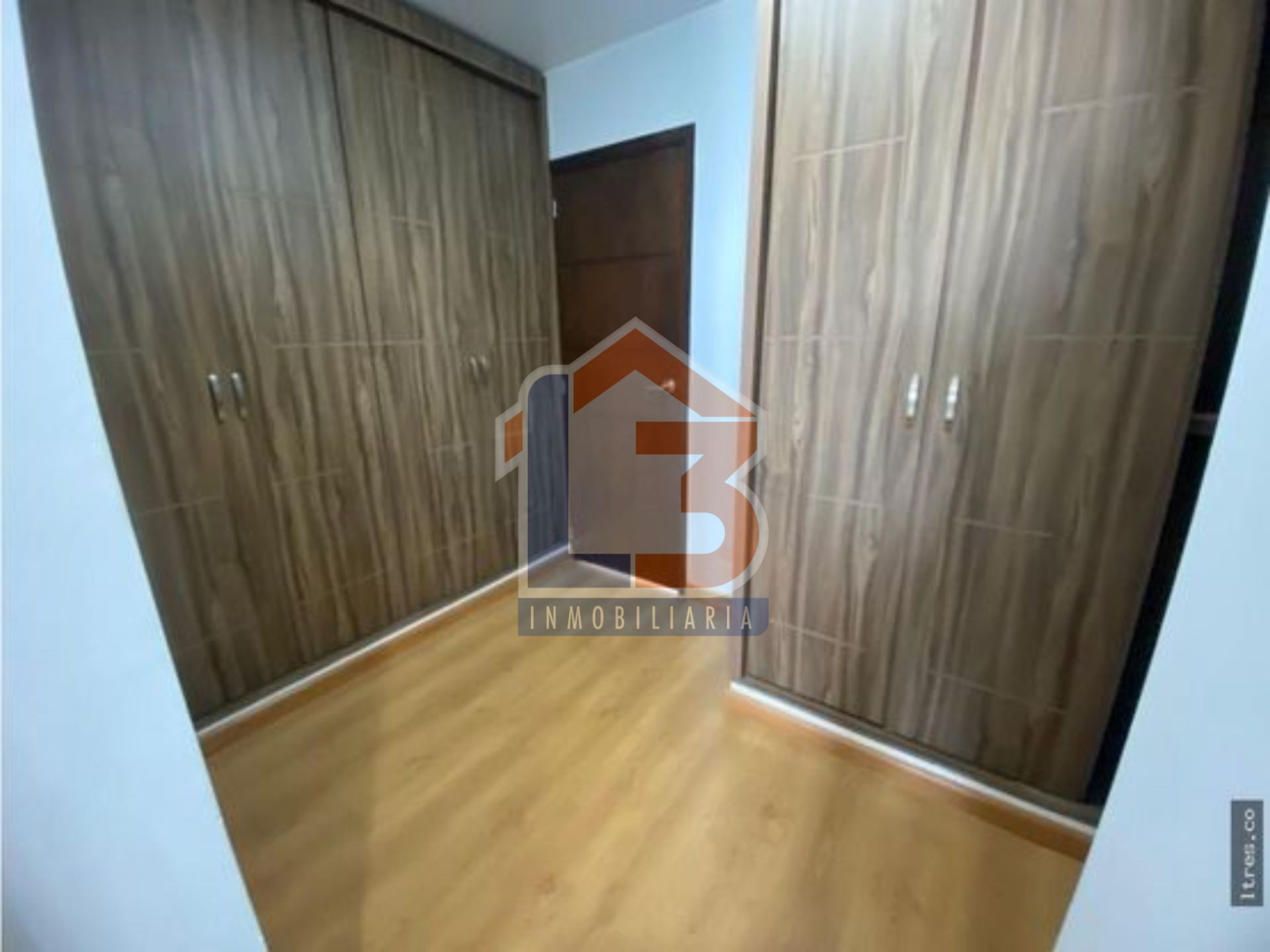 SE VENDE CASA EN LAURELES 17..jpg