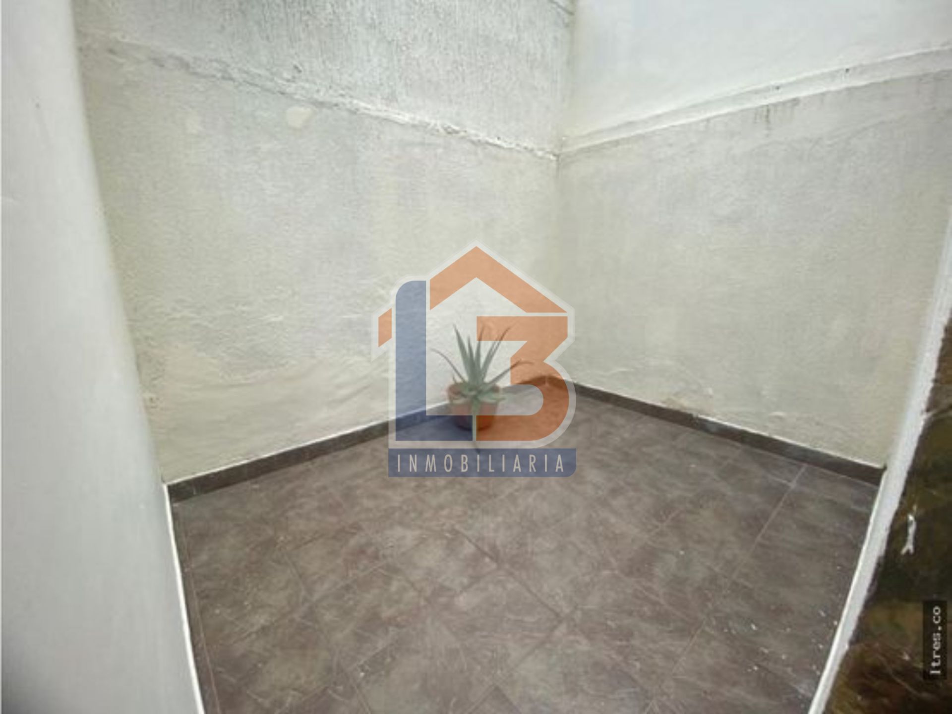 SE VENDE CASA EN LAURELES 23..jpg