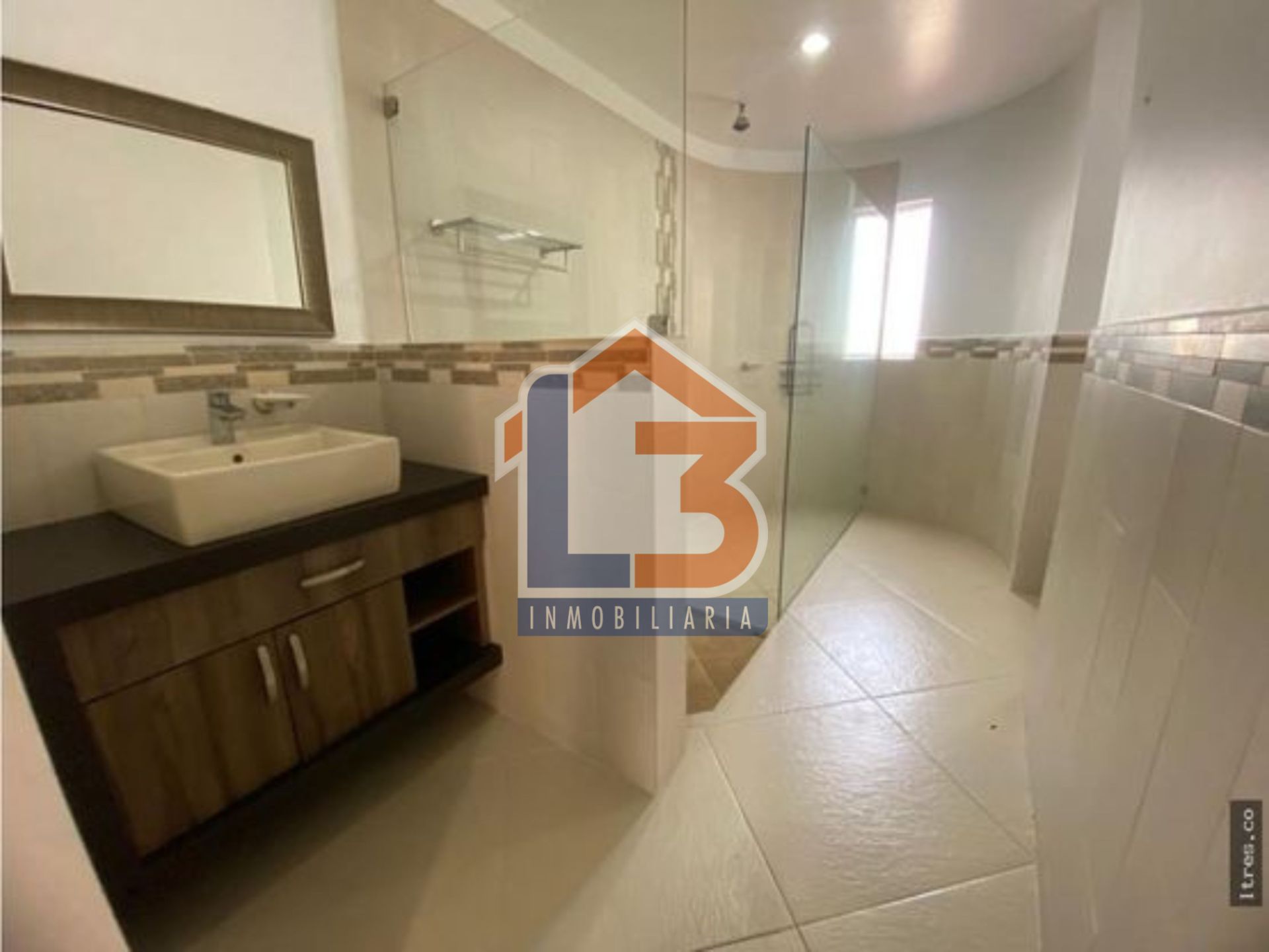 SE VENDE CASA EN LAURELES 24..jpg