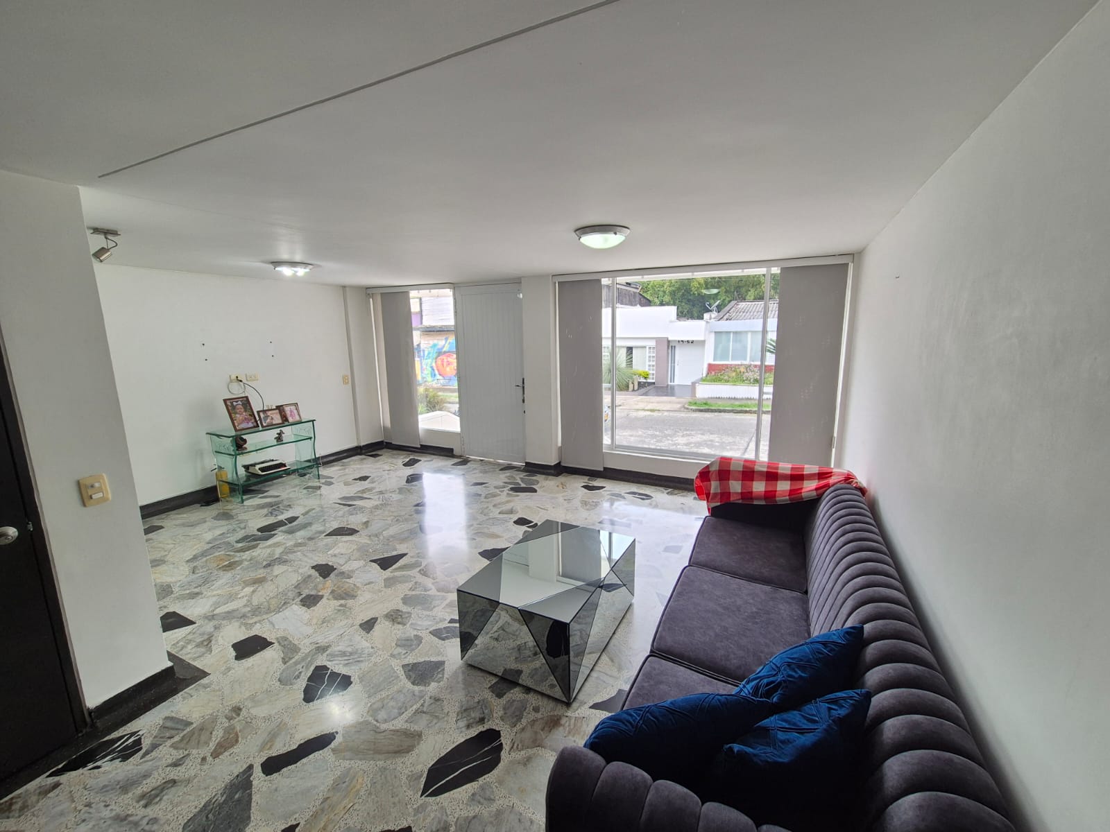 SE ARRIENDA CASA BARRIO PROFESIONALES 3..jpg