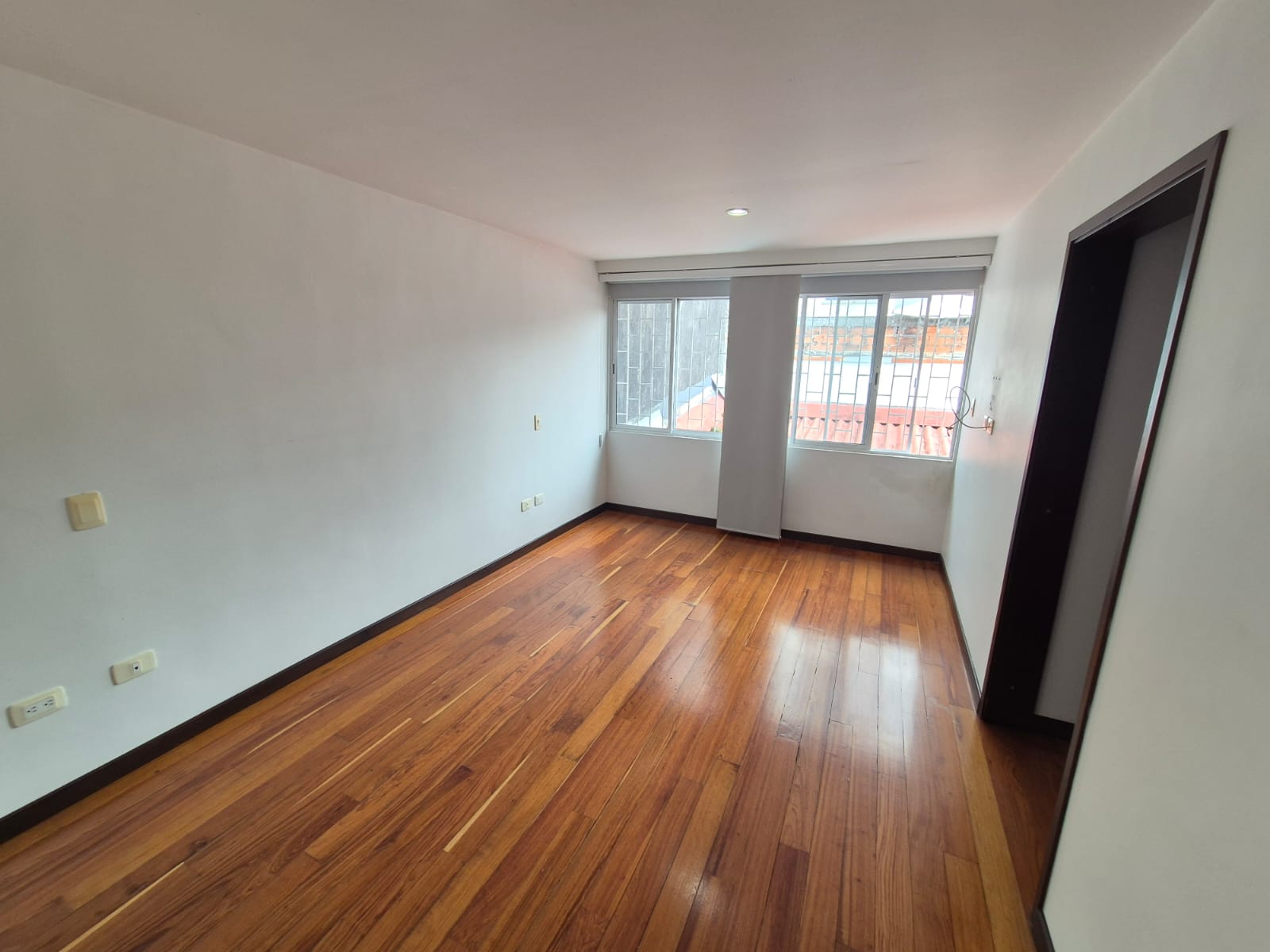 SE ARRIENDA CASA BARRIO PROFESIONALES 20..jpg