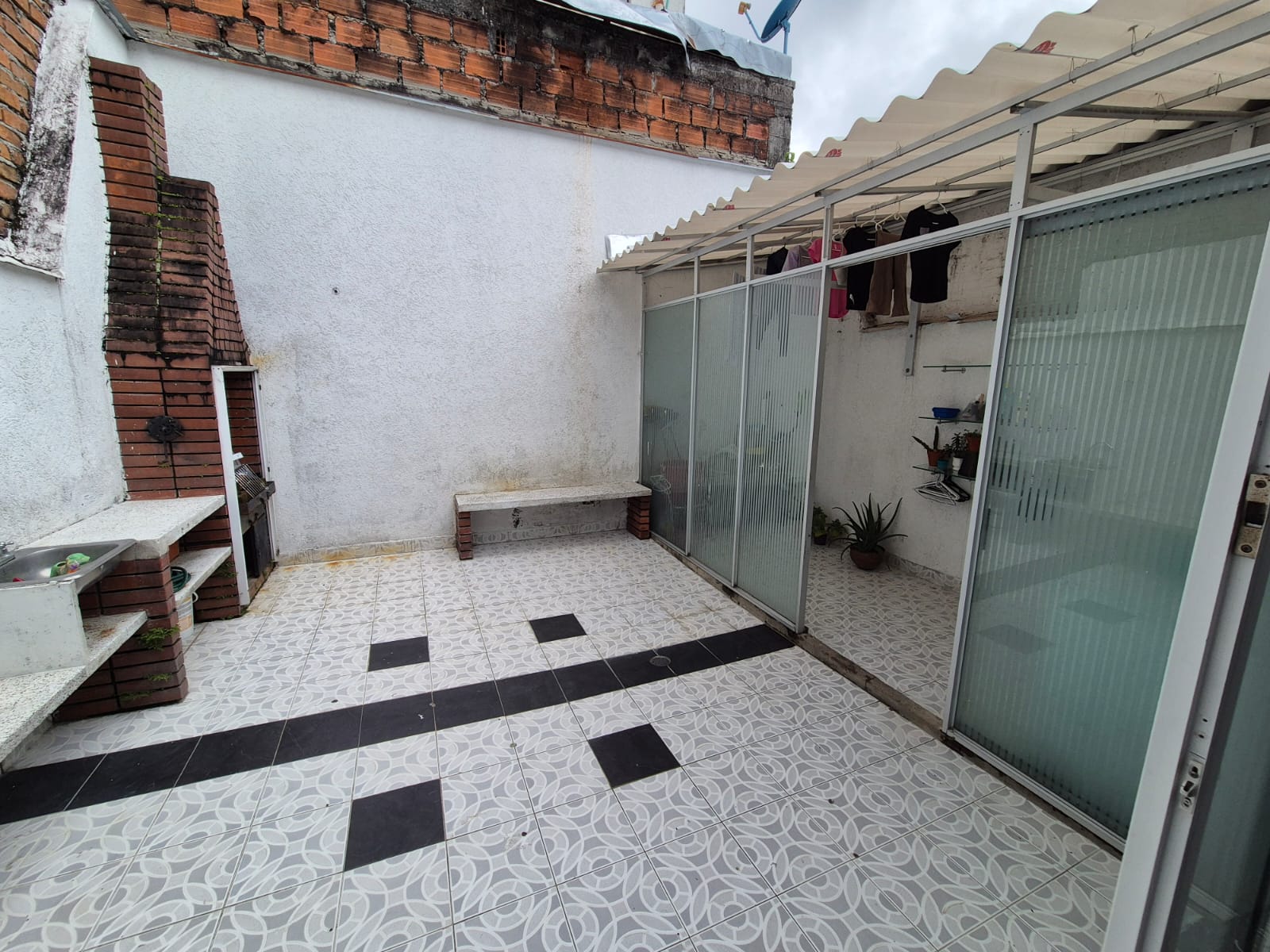 SE ARRIENDA CASA BARRIO PROFESIONALES 33..jpg