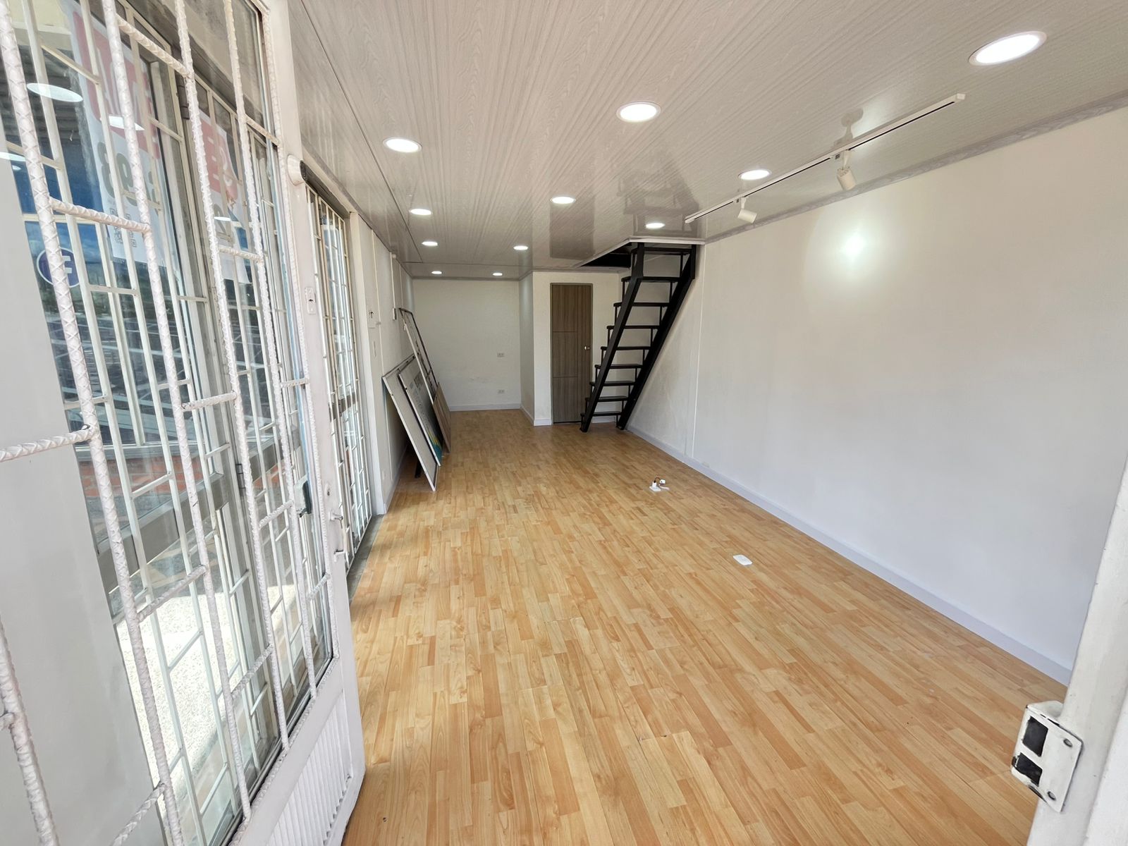 SE VENDE LOCAL SECTOR CENTRO 7..jpg