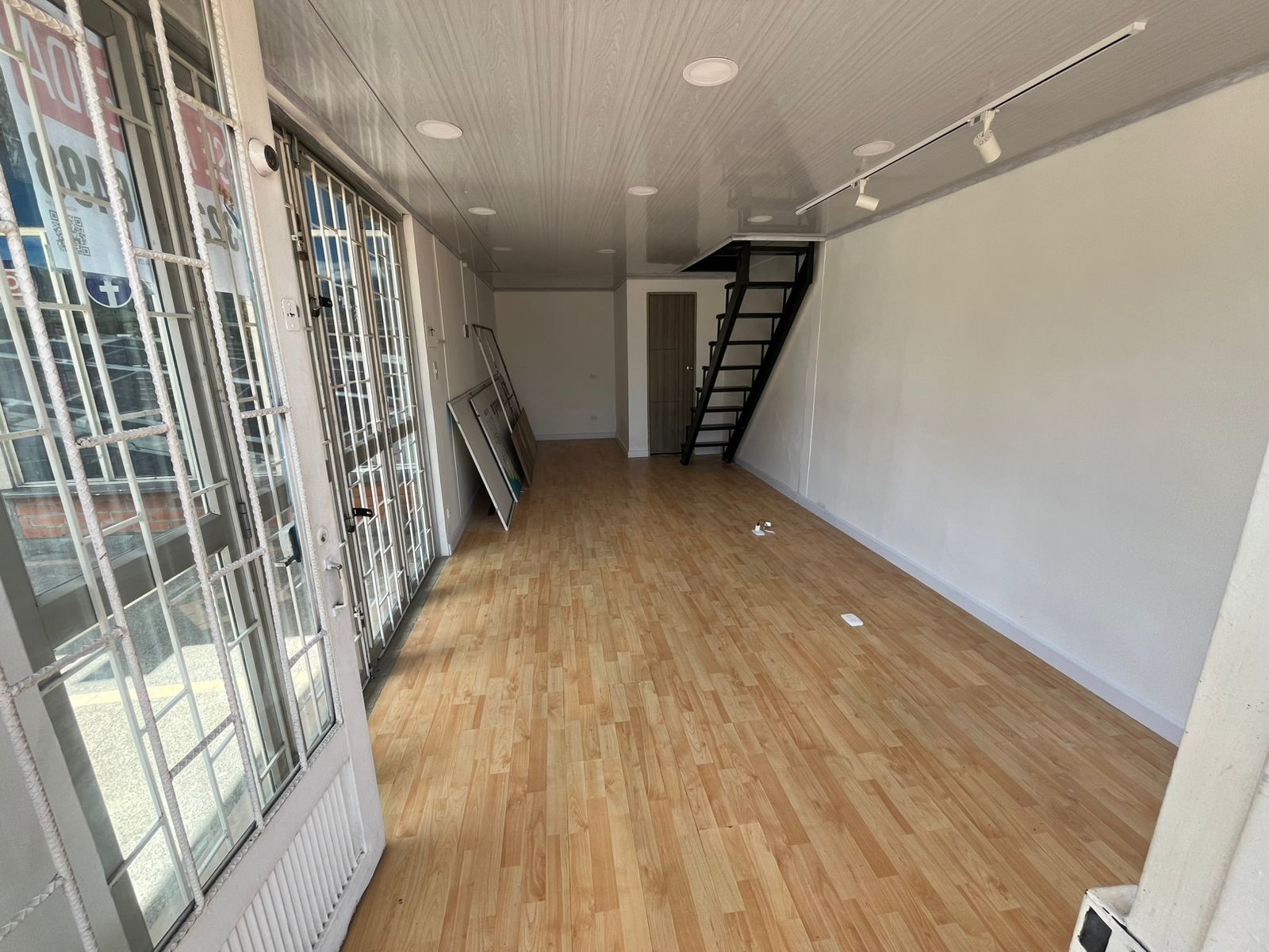 SE VENDE LOCAL SECTOR CENTRO 11..jpg