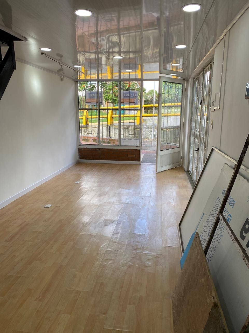 SE VENDE LOCAL SECTOR CENTRO 12..jpg