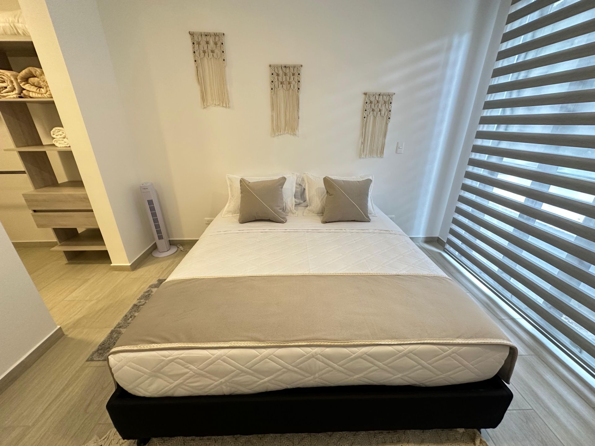 hermoso apartaestudio de dos habitaciones en bario laureles (1).jpg