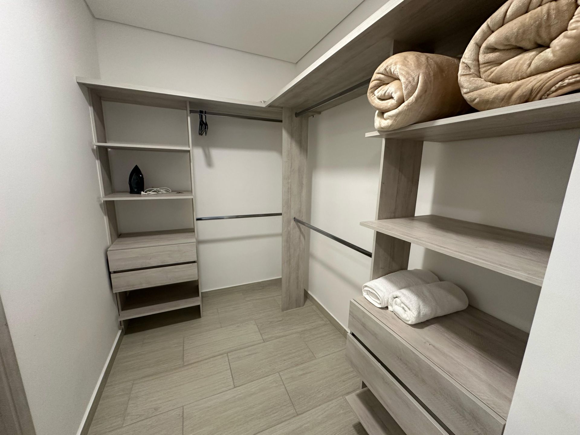 hermoso apartaestudio de dos habitaciones en bario laureles (4).jpg
