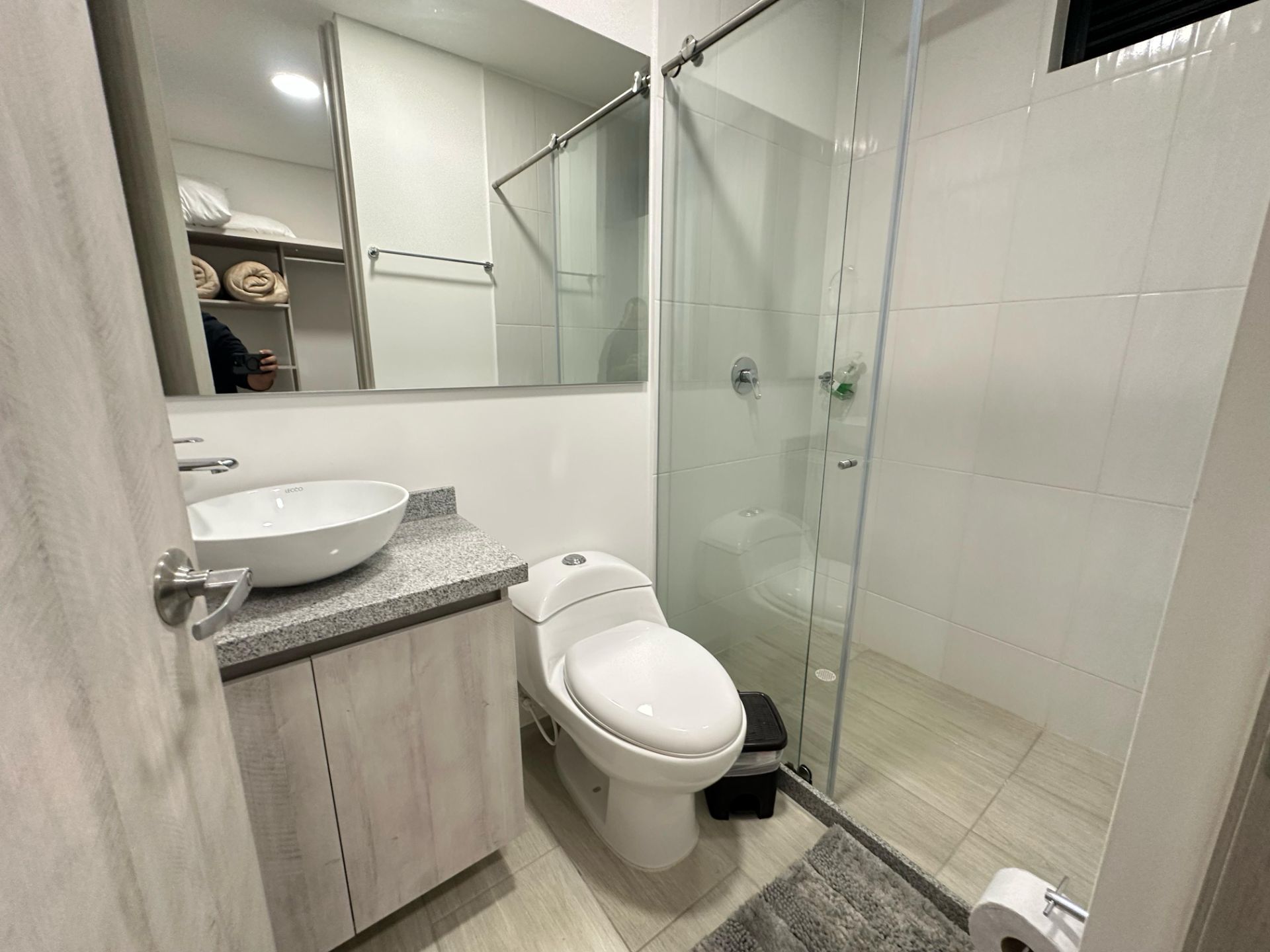 hermoso apartaestudio de dos habitaciones en bario laureles (5).jpg