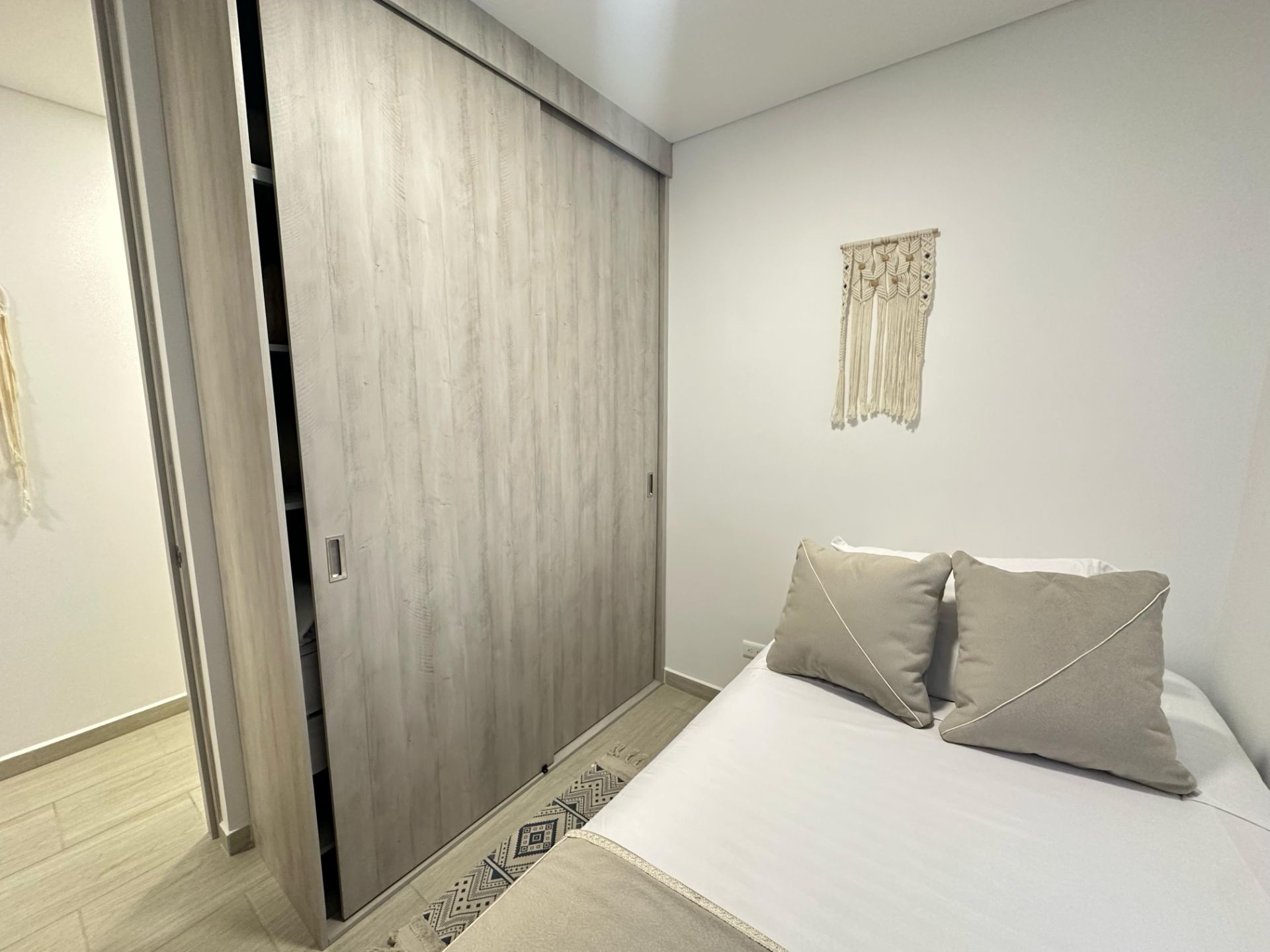 hermoso apartaestudio de dos habitaciones en bario laureles (14).jpg