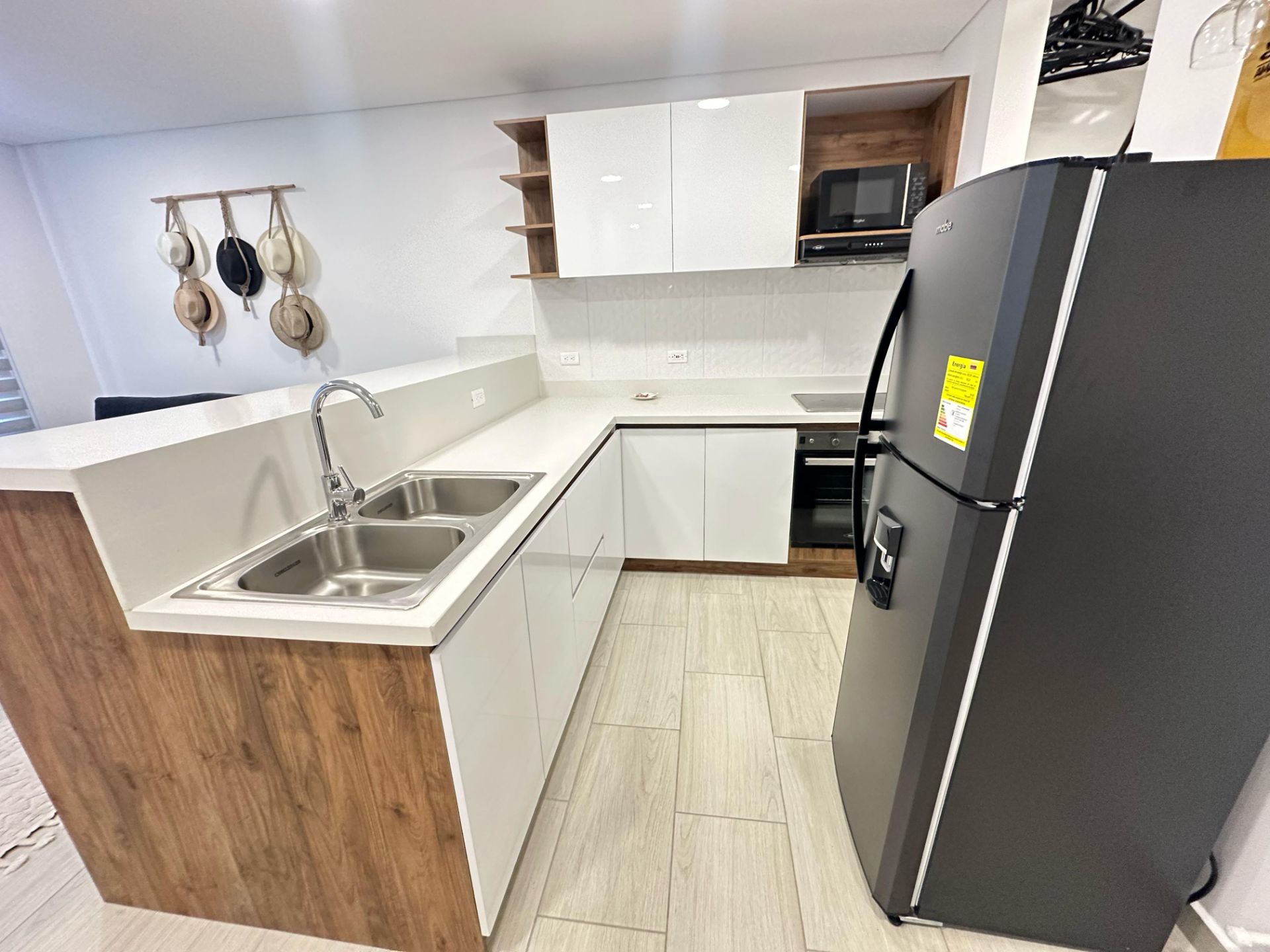hermoso apartaestudio de dos habitaciones en bario laureles (27).jpg