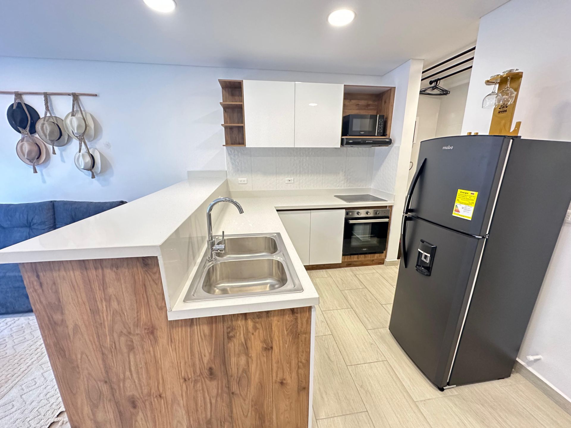 hermoso apartaestudio de dos habitaciones en bario laureles (32).jpg