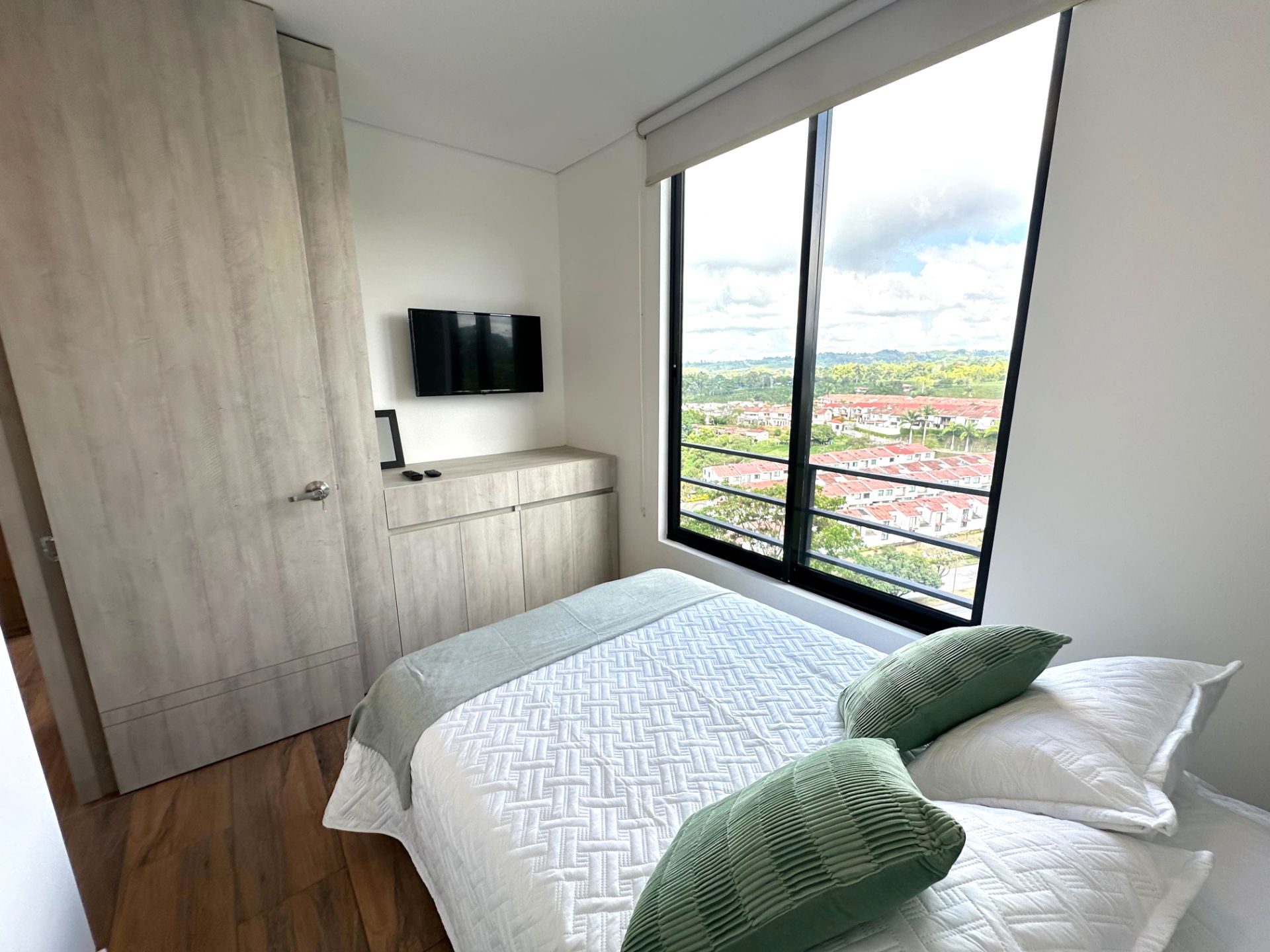 Hermoso apartaestudio amoblado en barrio laureles (1).jpg