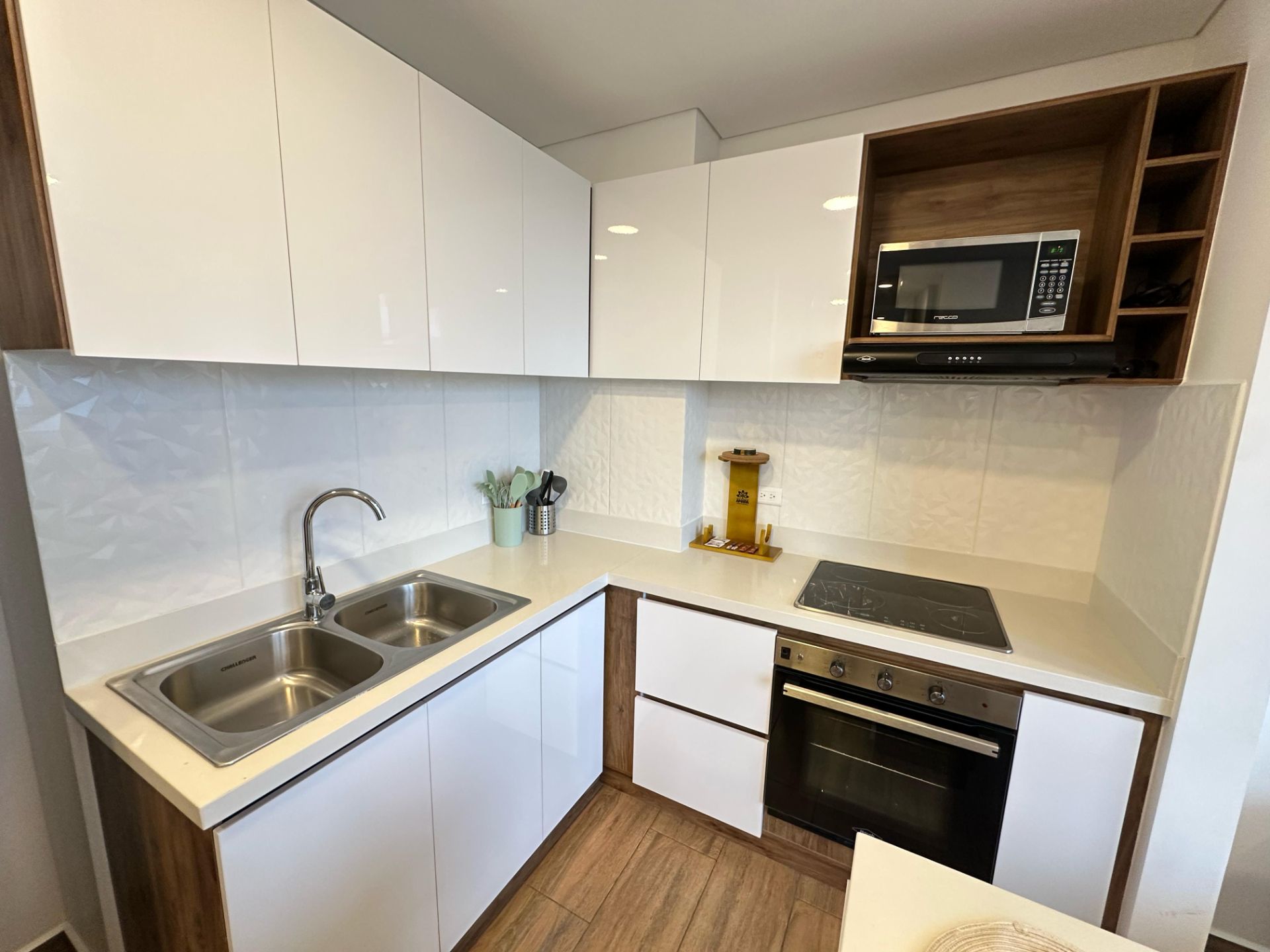 Hermoso apartaestudio amoblado en barrio laureles (6).jpg