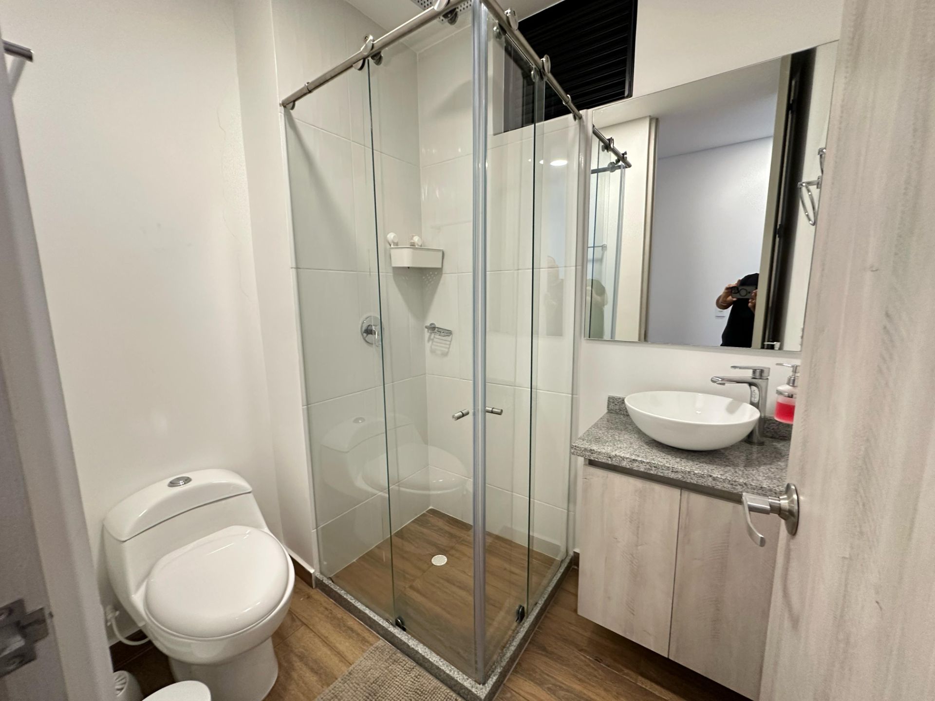 Hermoso apartaestudio amoblado en barrio laureles (17).jpg