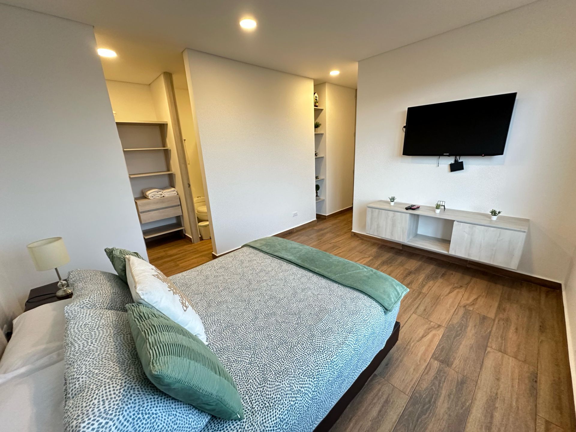 Hermoso apartaestudio amoblado en barrio laureles (19).jpg