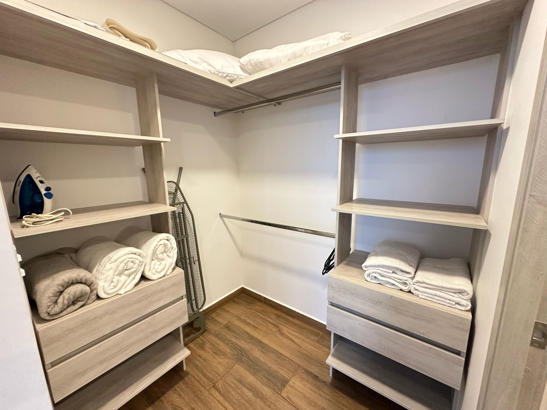 Hermoso apartaestudio amoblado en barrio laureles (22).jpg