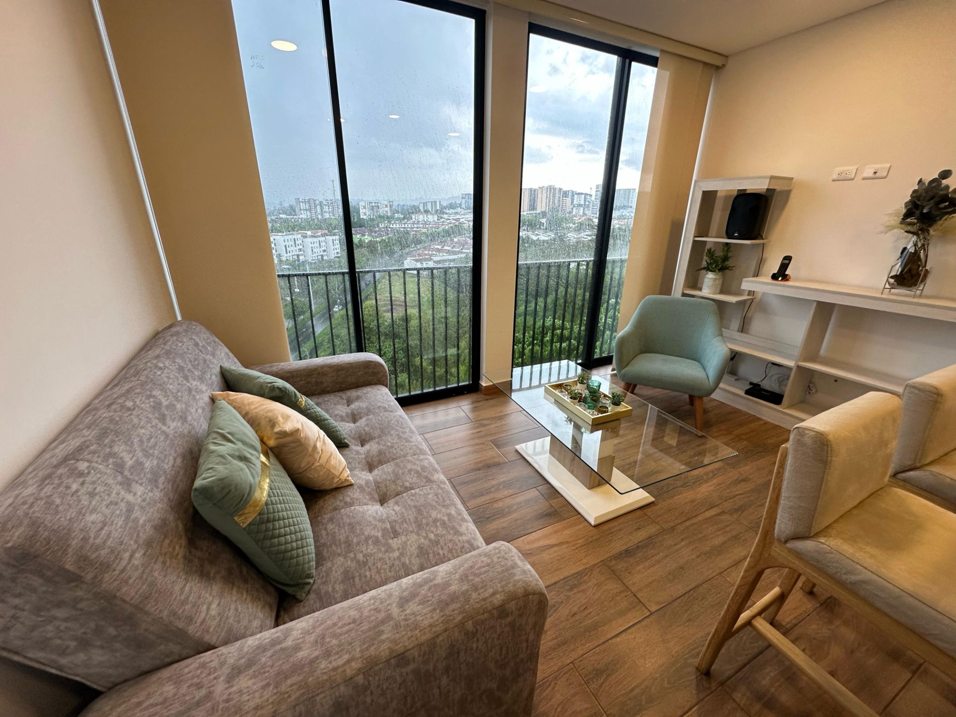 Hermoso apartaestudio amoblado en barrio laureles (12).jpg