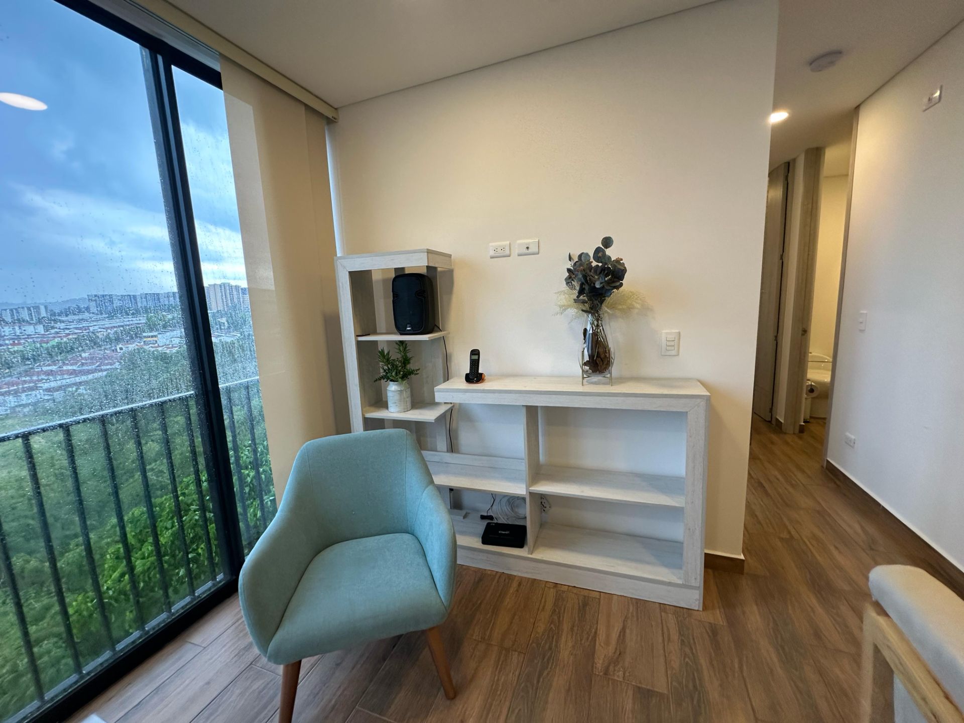 Hermoso apartaestudio amoblado en barrio laureles (4).jpg