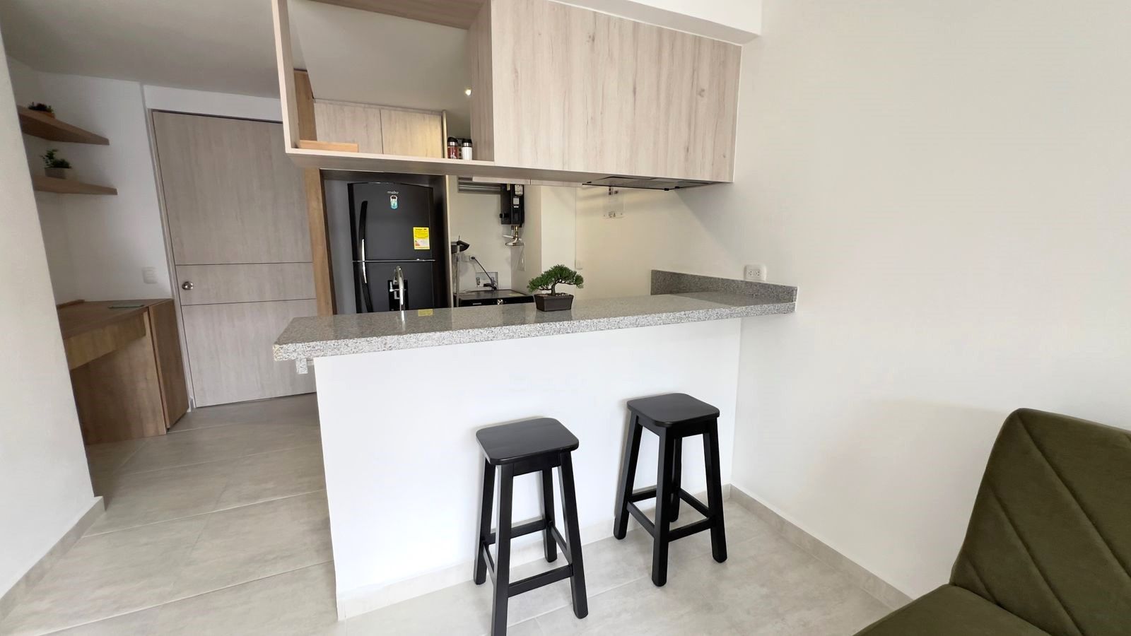 hermoso apartaestudio amoblado en av 19 norte alquiler por noches (3).jpg
