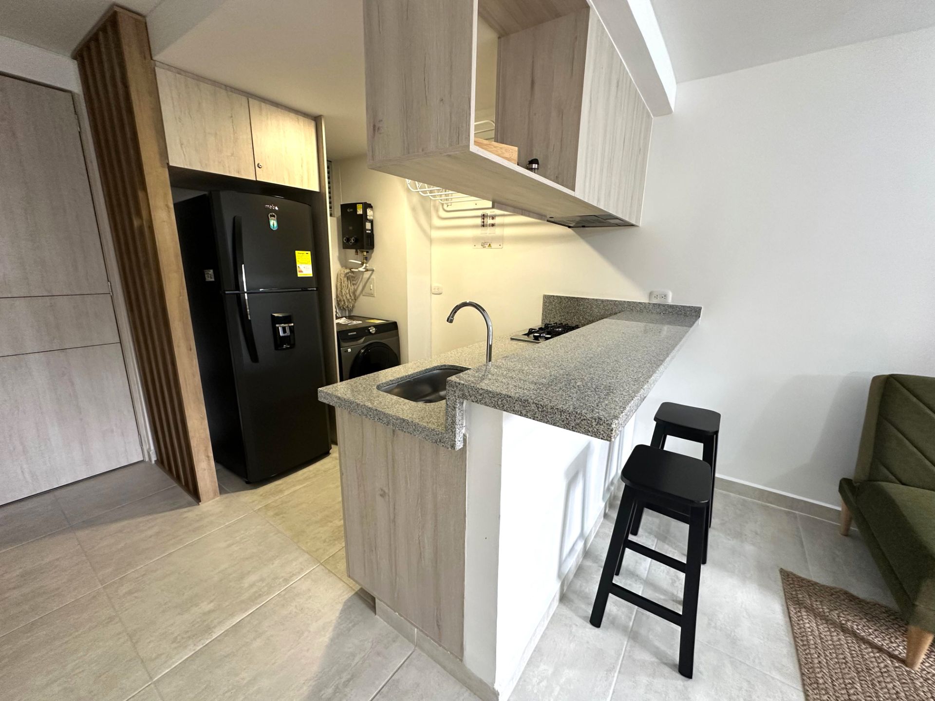 hermoso apartaestudio amoblado en av 19 norte alquiler por noches (31).jpg