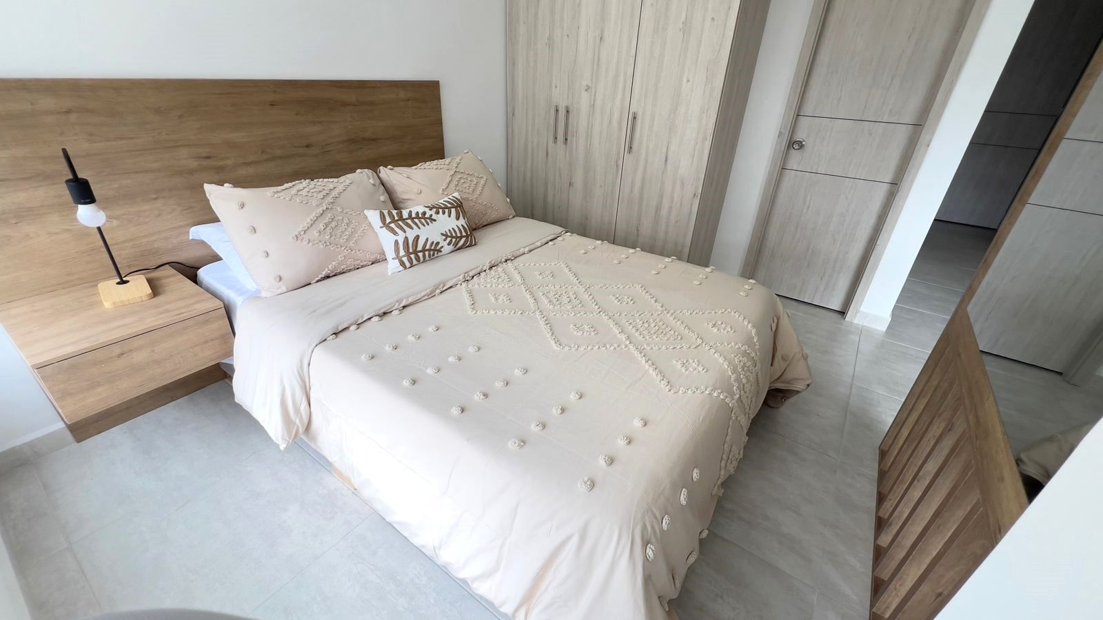 hermoso apartaestudio amoblado en av 19 norte alquiler por noches (45).jpg