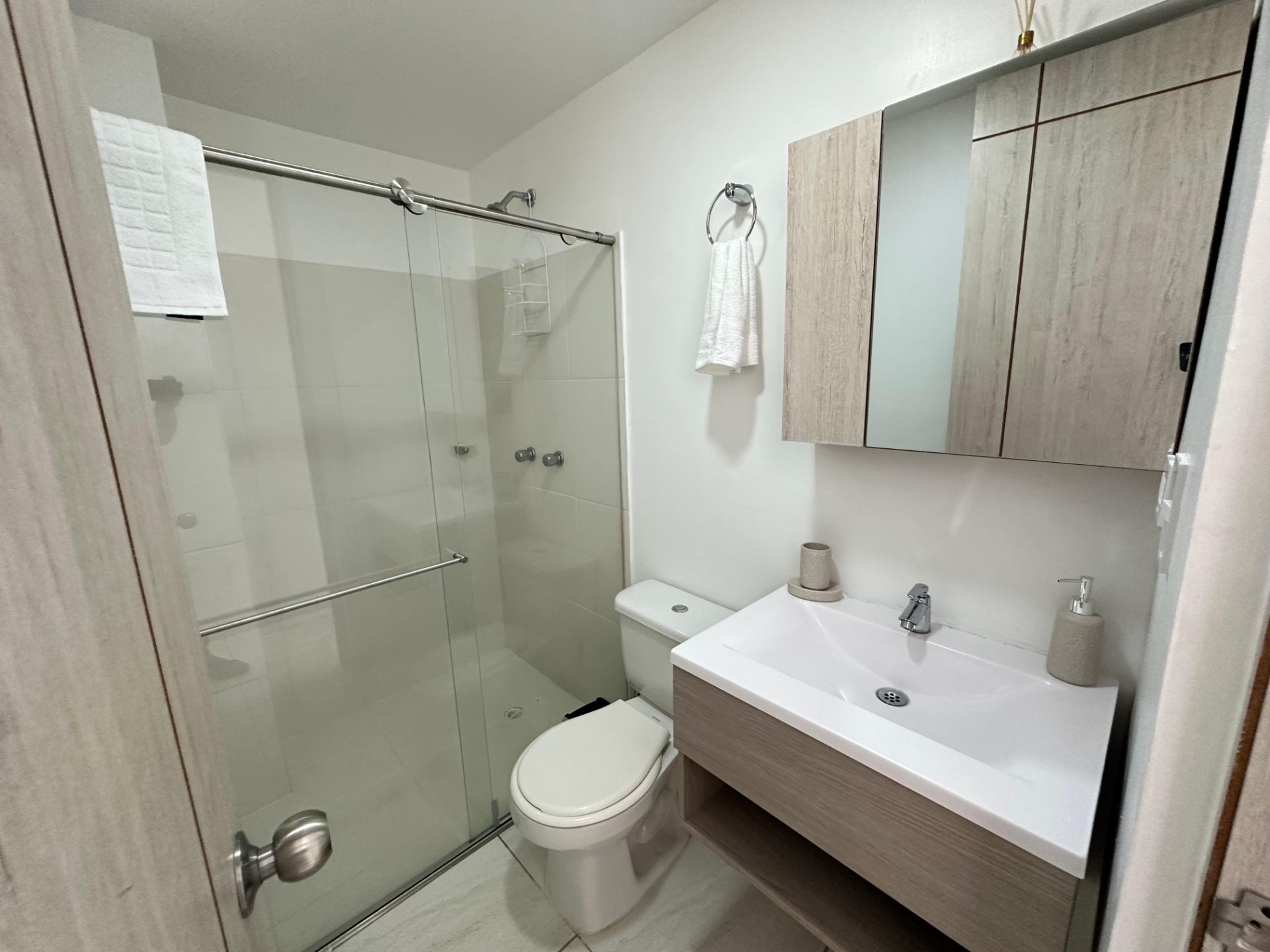 hermoso apartaestudio de dos ambientes en av bolivar oro negro  (1).jpg