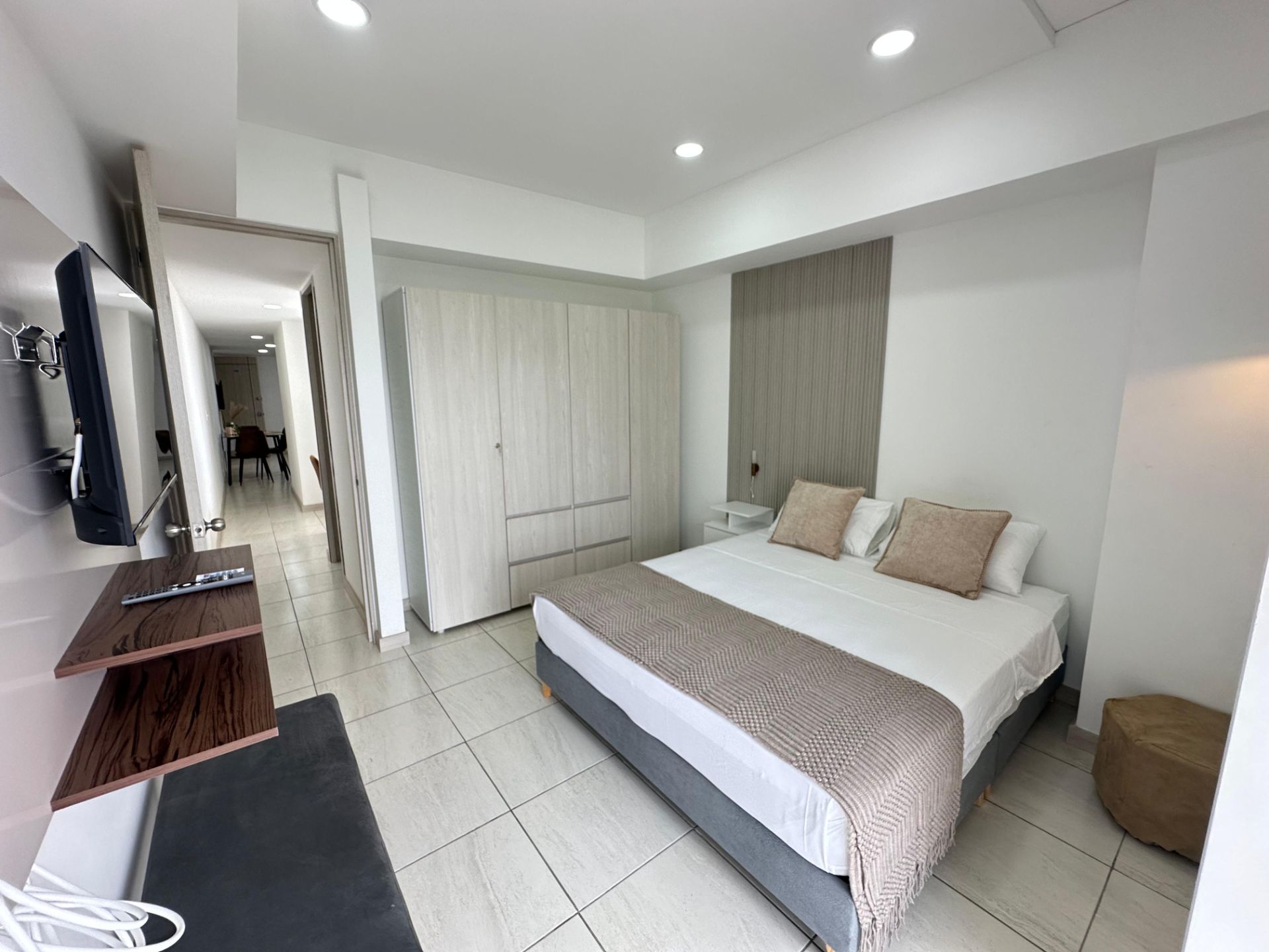 hermoso apartaestudio de dos ambientes en av bolivar oro negro  (3).jpg