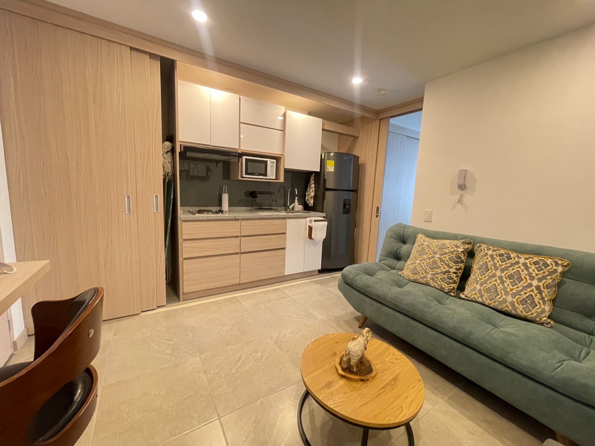 SE VENDE APARTAESTUDIO EN VIA CENTENARIO 4..JPG