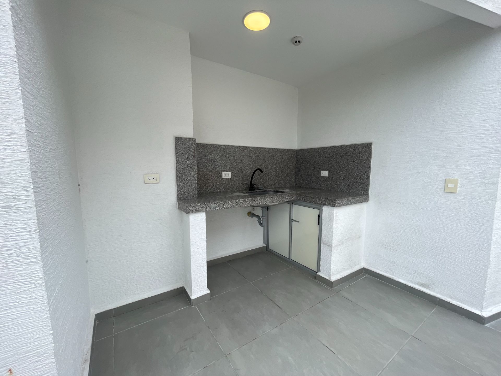 SE VENDE APARTAESTUDIO EN VIA CENTENARIO 28..JPG