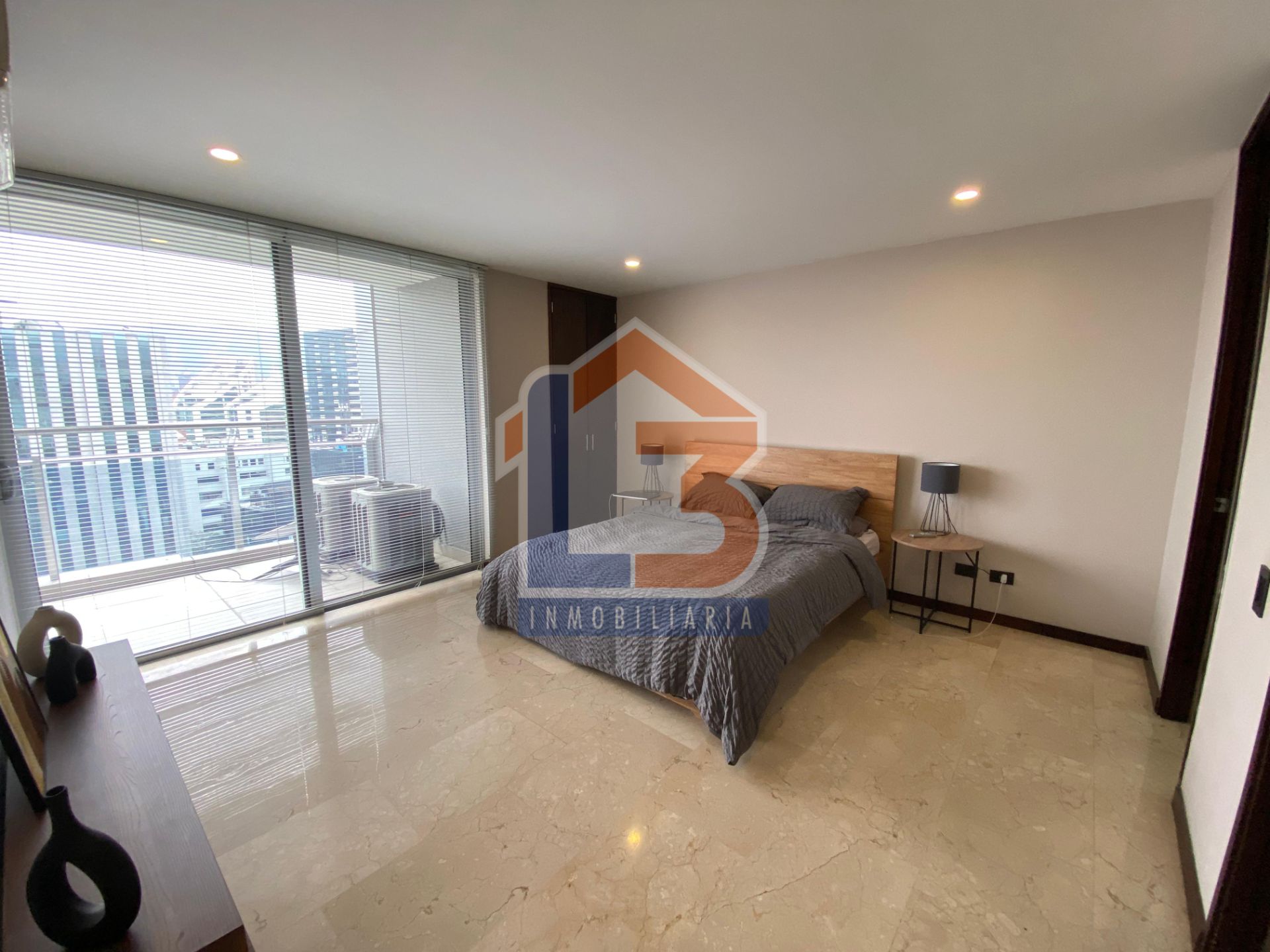 SE VENDE APARTAMENTO SECTOR EL POBLADO 10..jpg