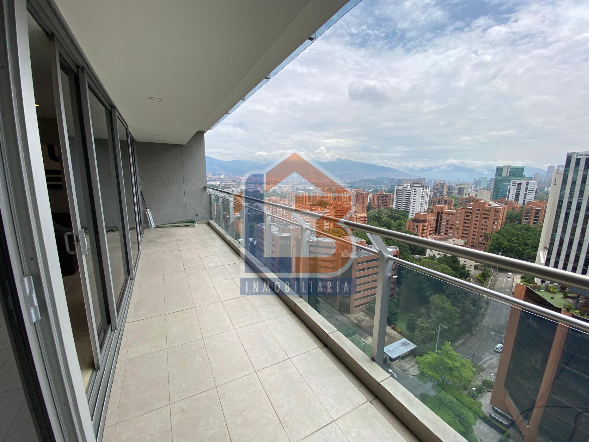 SE VENDE APARTAMENTO SECTOR EL POBLADO 23..jpg