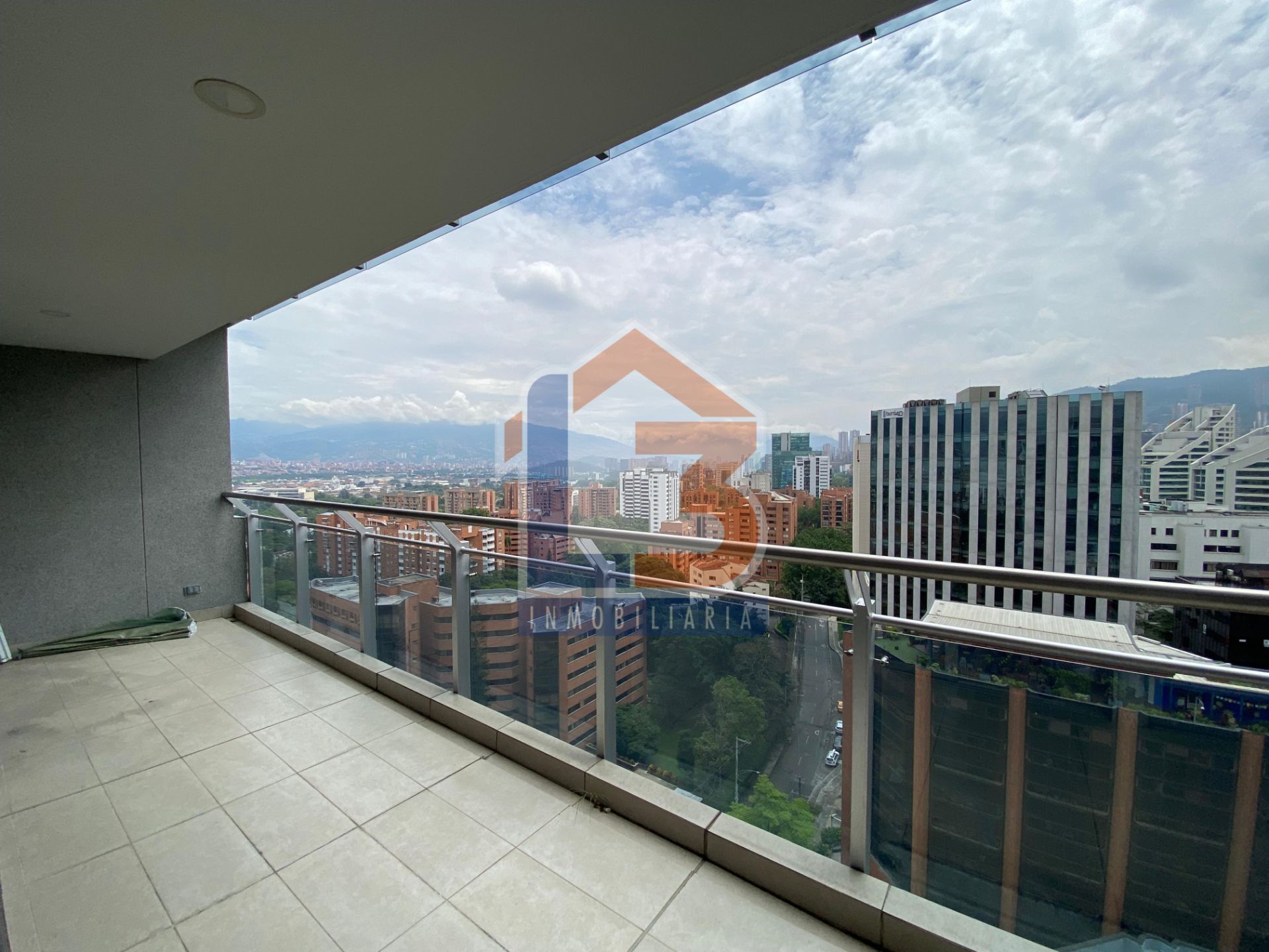 SE VENDE APARTAMENTO SECTOR EL POBLADO 26..jpg