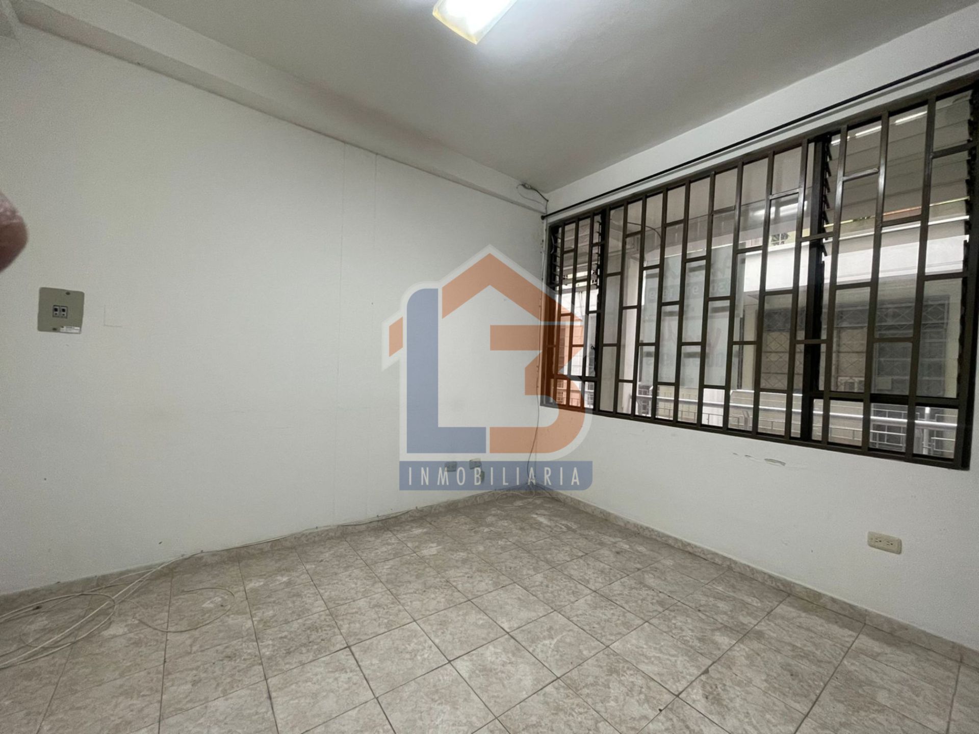 SE VENDEN OFICINAS EN EL CENTRO (2).jpg