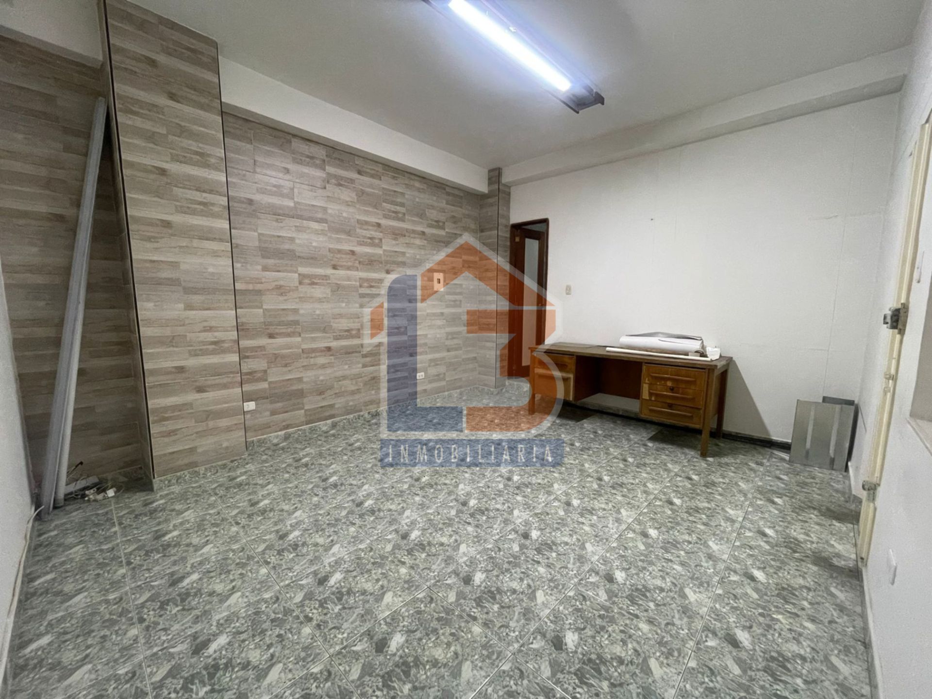SE VENDEN OFICINAS EN EL CENTRO (10).jpg