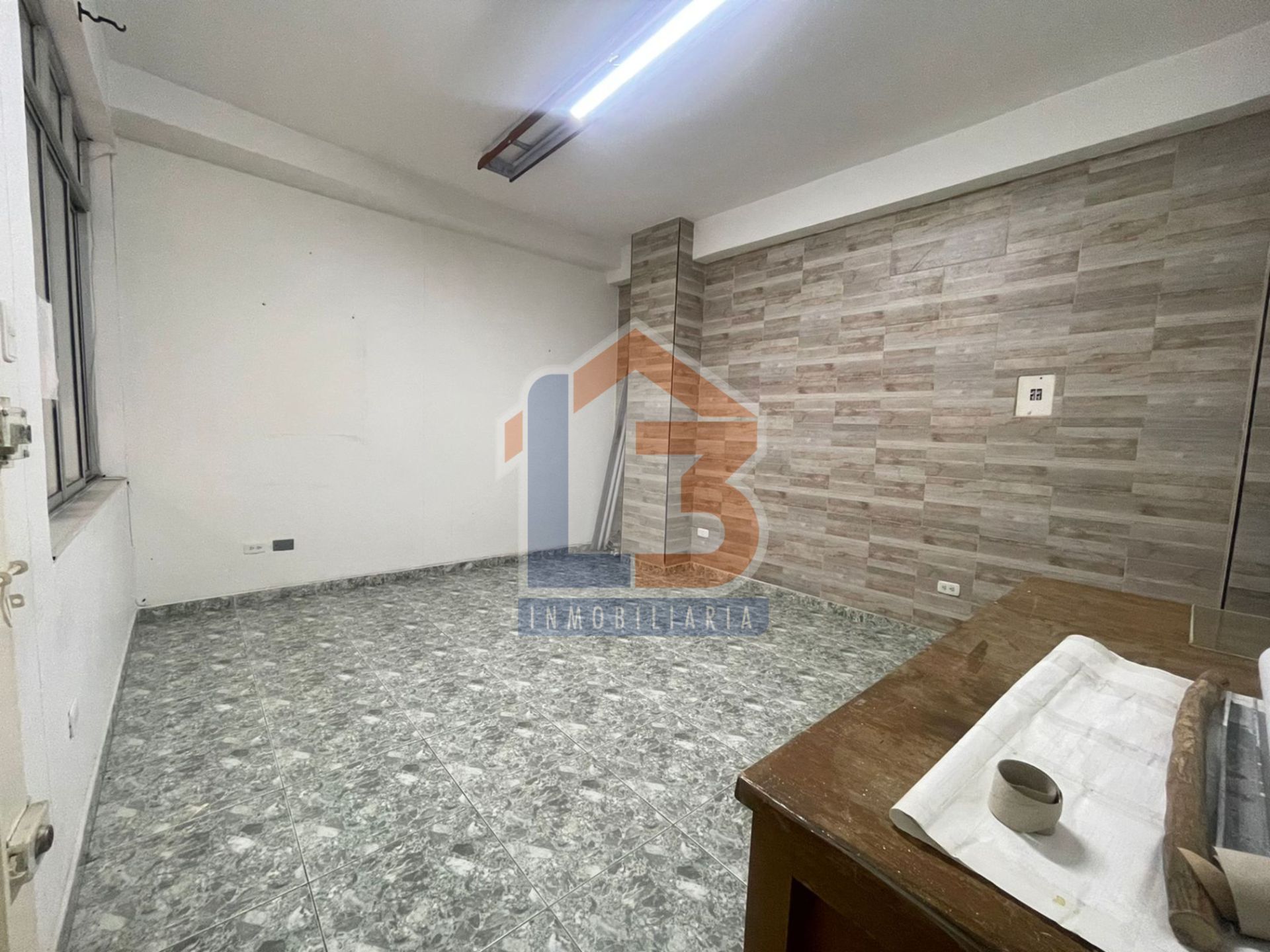 SE VENDEN OFICINAS EN EL CENTRO (11).jpg