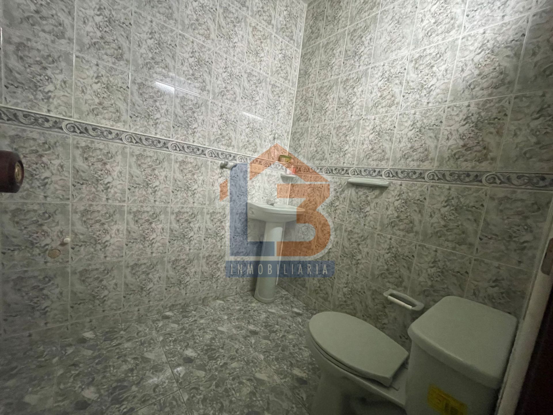 SE VENDEN OFICINAS EN EL CENTRO (14).jpg