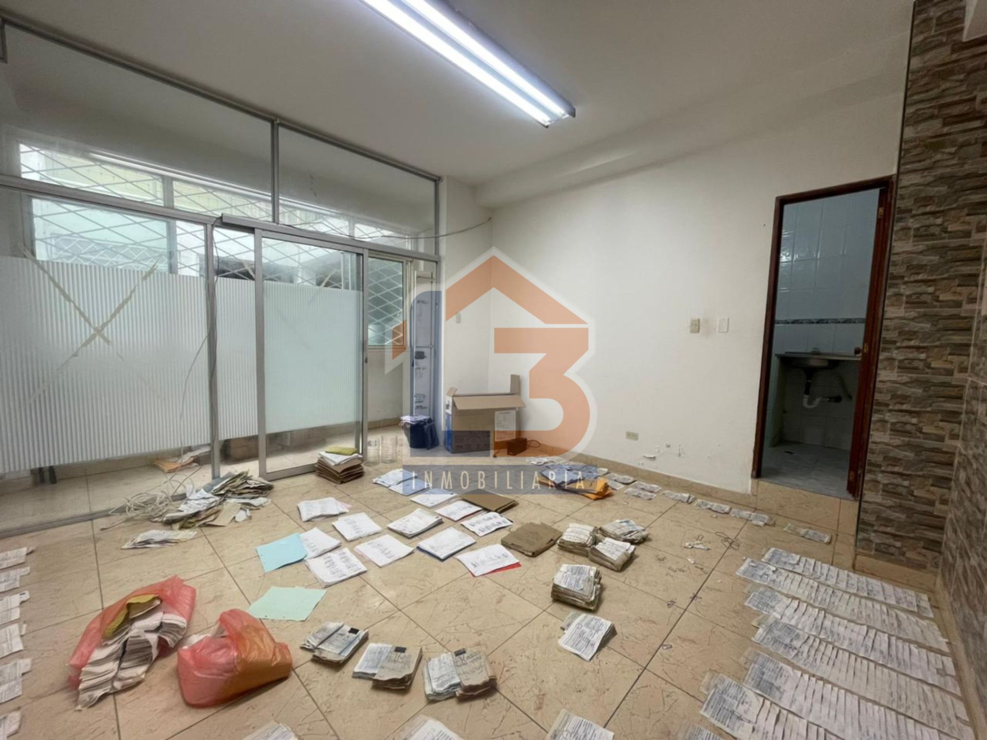SE VENDEN OFICINAS EN EL CENTRO (17).jpg